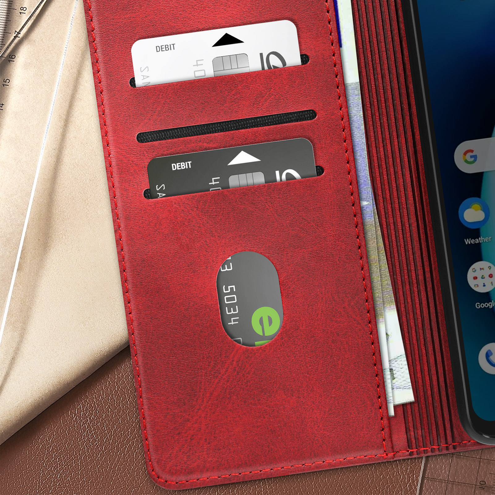 Custodia rossa per telefono con scomparti per carte e telefono. Carte e denaro visibili.