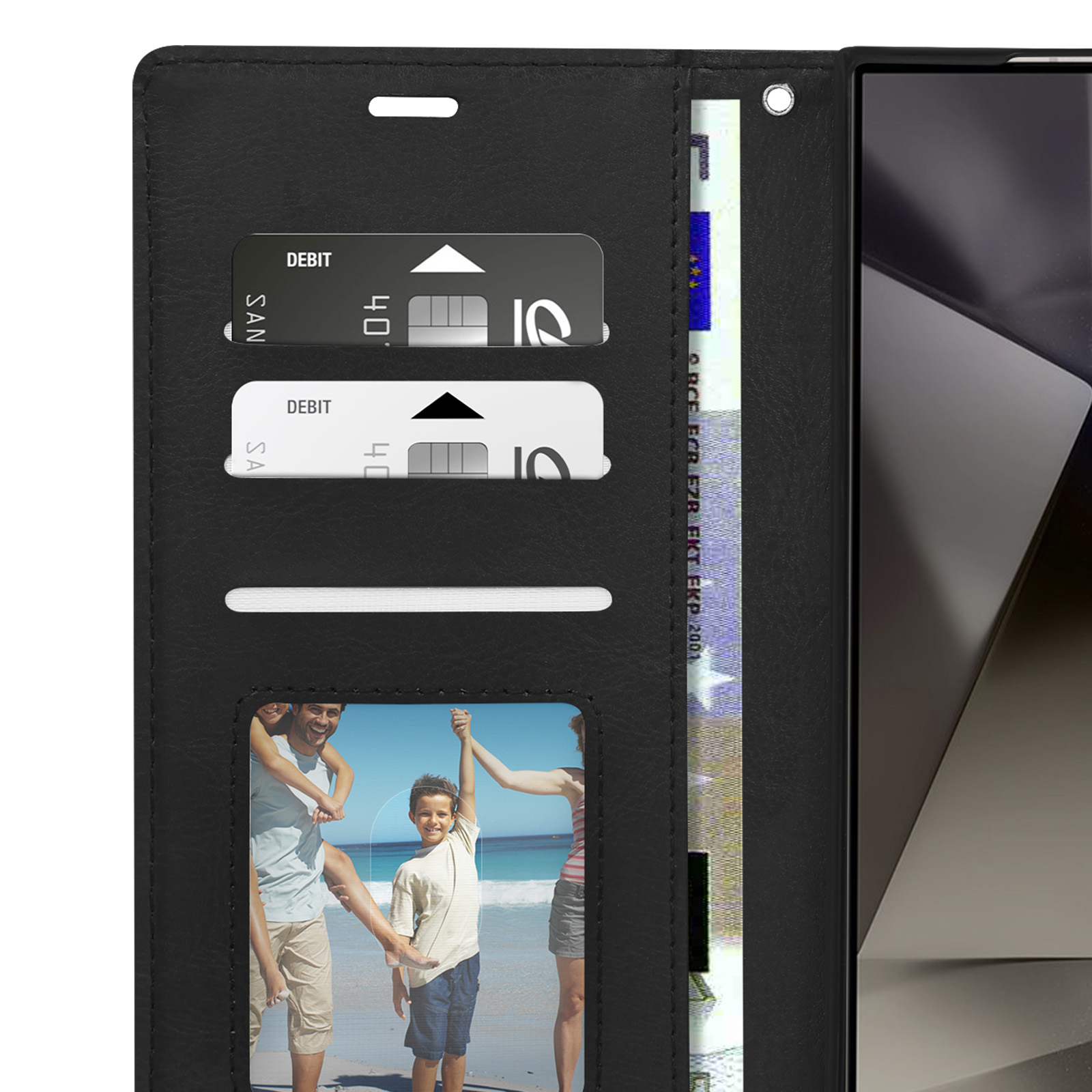 Eine schwarze, offene Handyhülle mit Karten und einem Familienfoto. Der Telefonbildschirm ist schwarz.