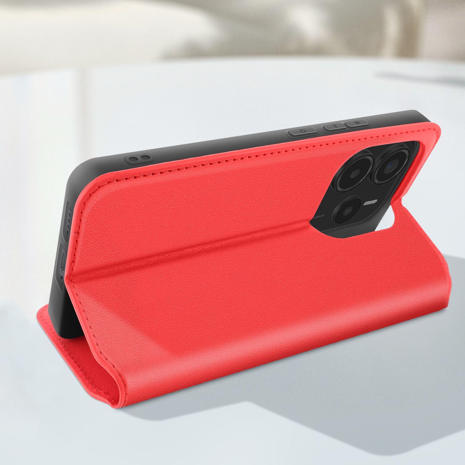 Custodia rossa per telefono, aperta. Telefono all'interno, schermo visibile. Sfondo bianco.