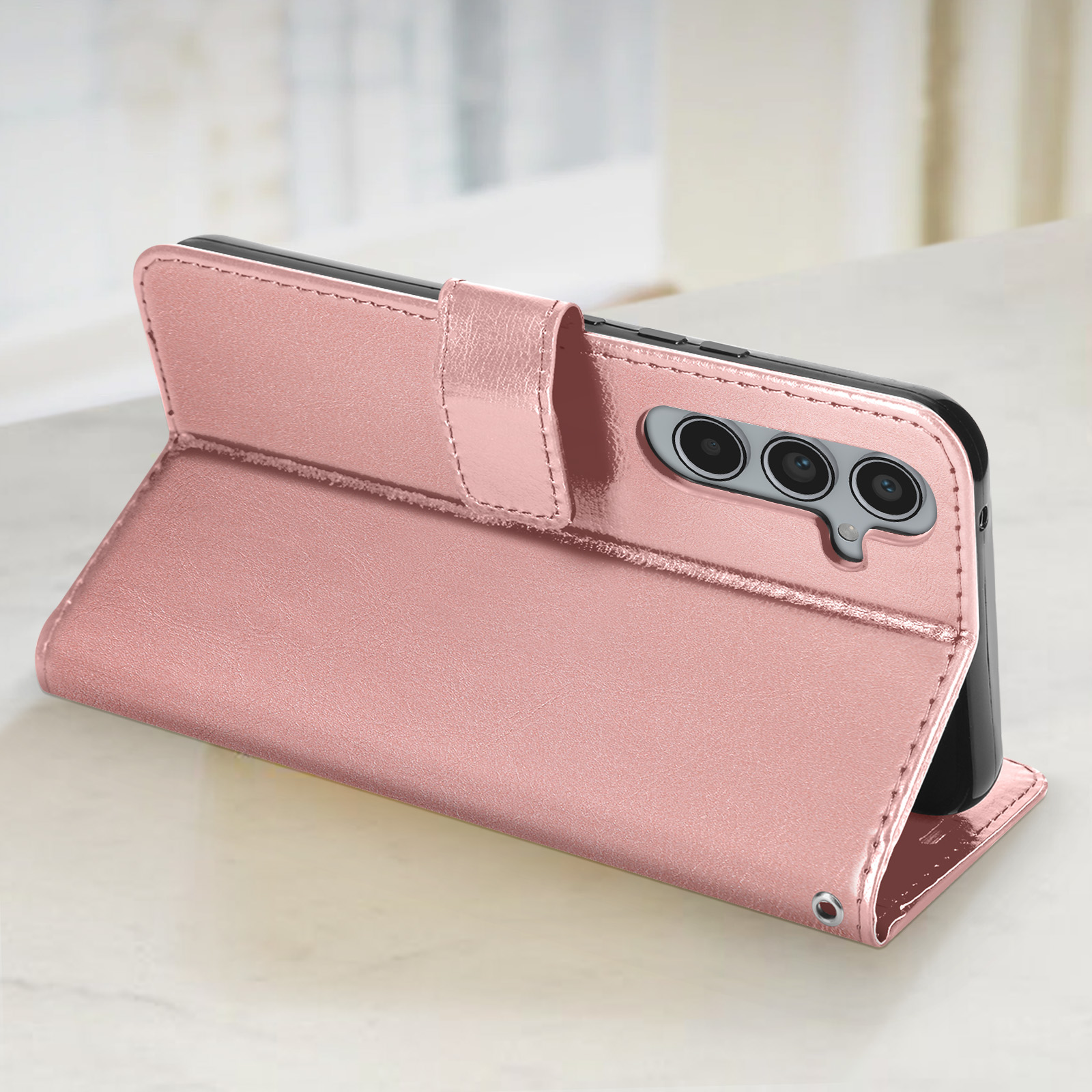 Custodia rosa, aperta, con telefono all'interno.