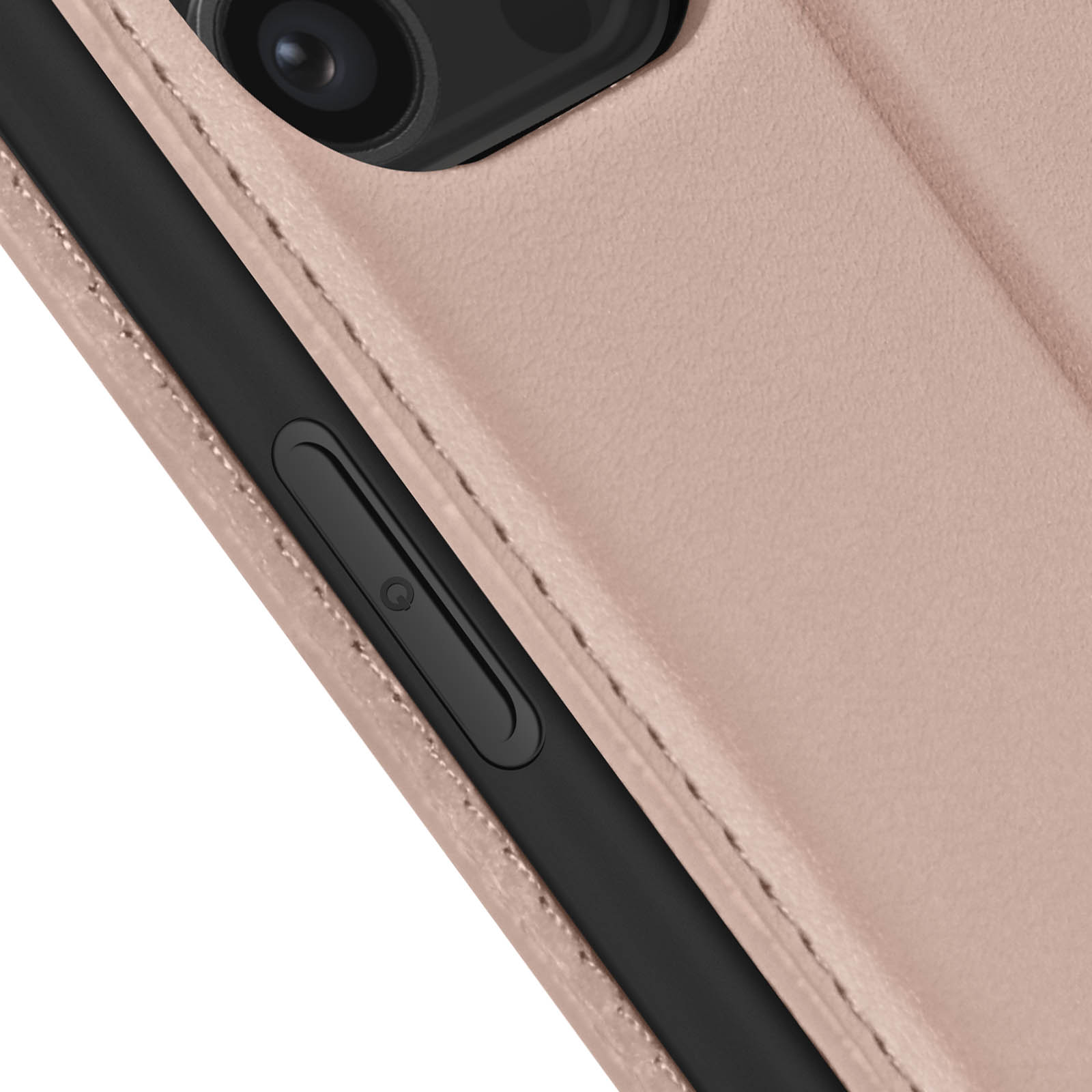 Primo piano di una custodia per telefono rosa chiaro con un pulsante laterale nero.