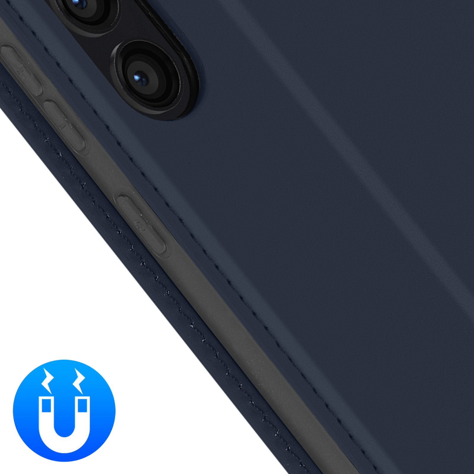 Un primo piano di una custodia blu per telefono e un simbolo del magnete. La custodia ha dettagli di cucitura.