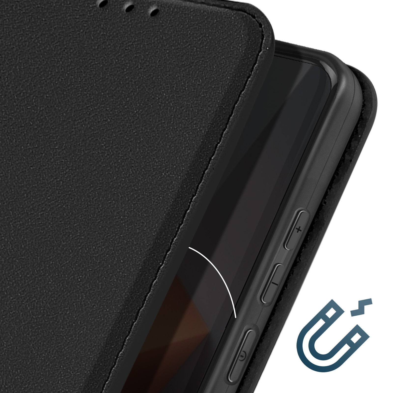 Primo piano di un telefono nero in una custodia nera. La custodia ha pulsanti e chiusura magnetica.