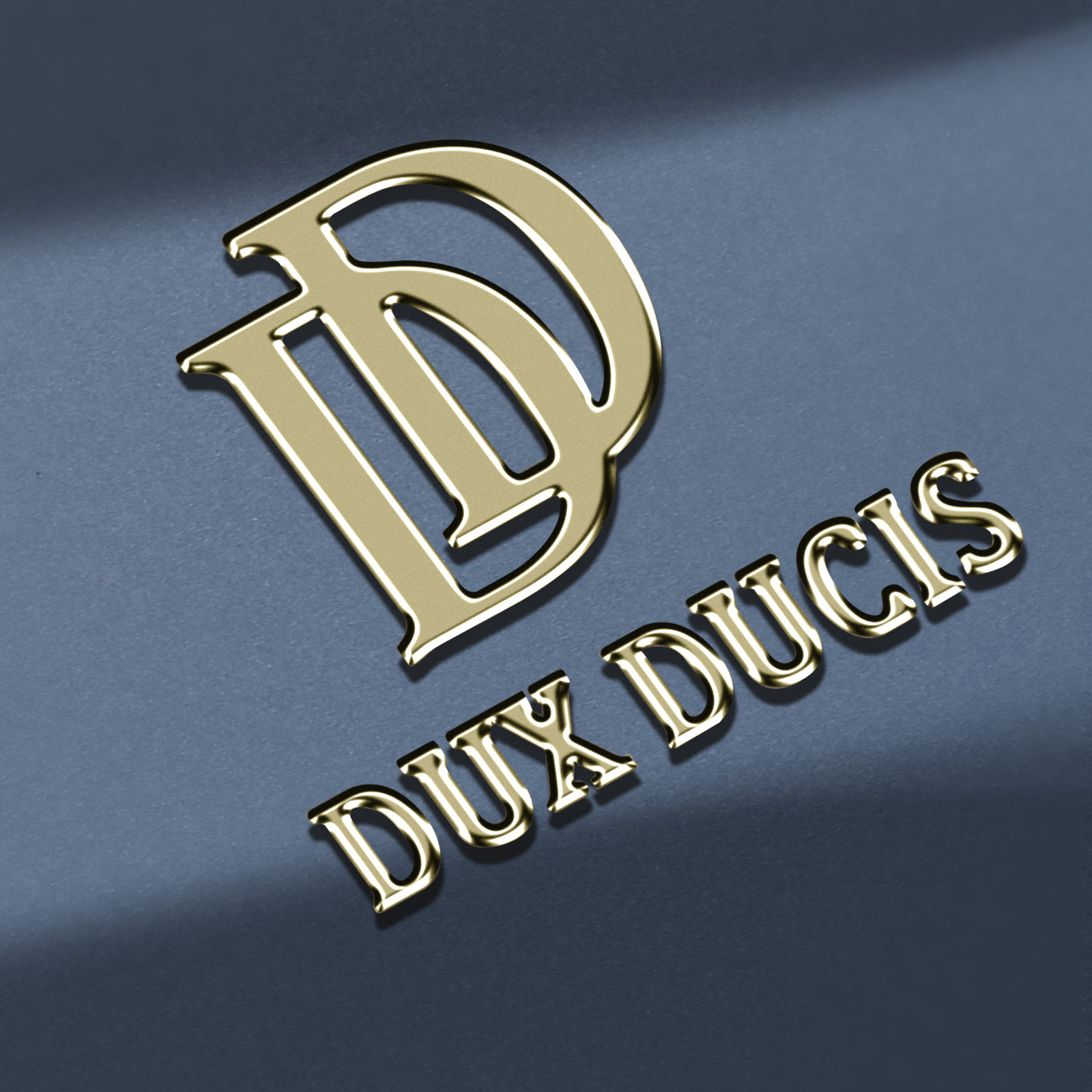 Logo 'DD' e 'DUX DUCIS' dorato su una superficie grigio scuro con riflessi di luce.