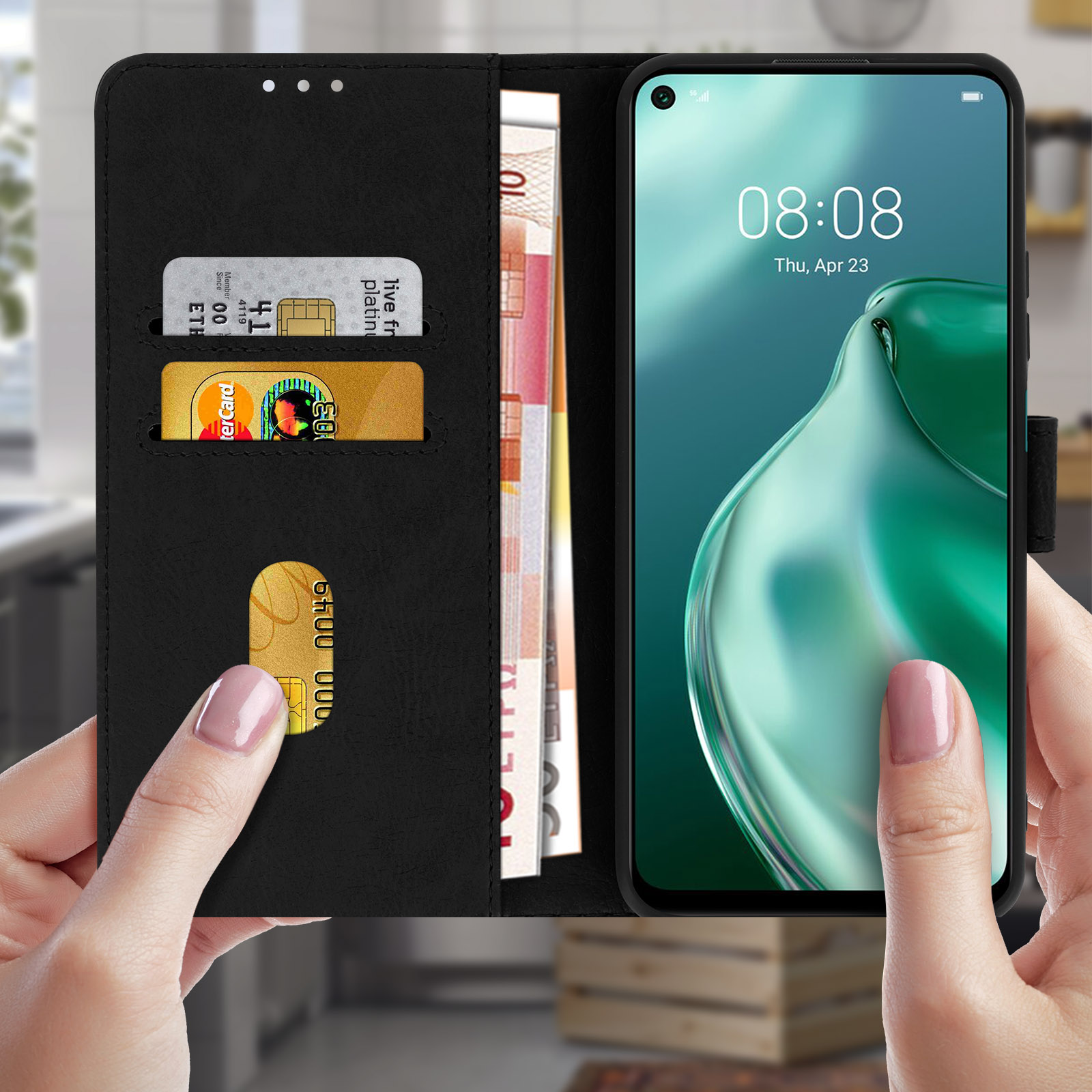 Telefono in una custodia nera, aperta che mostra fessure per carte, carte e schermo.