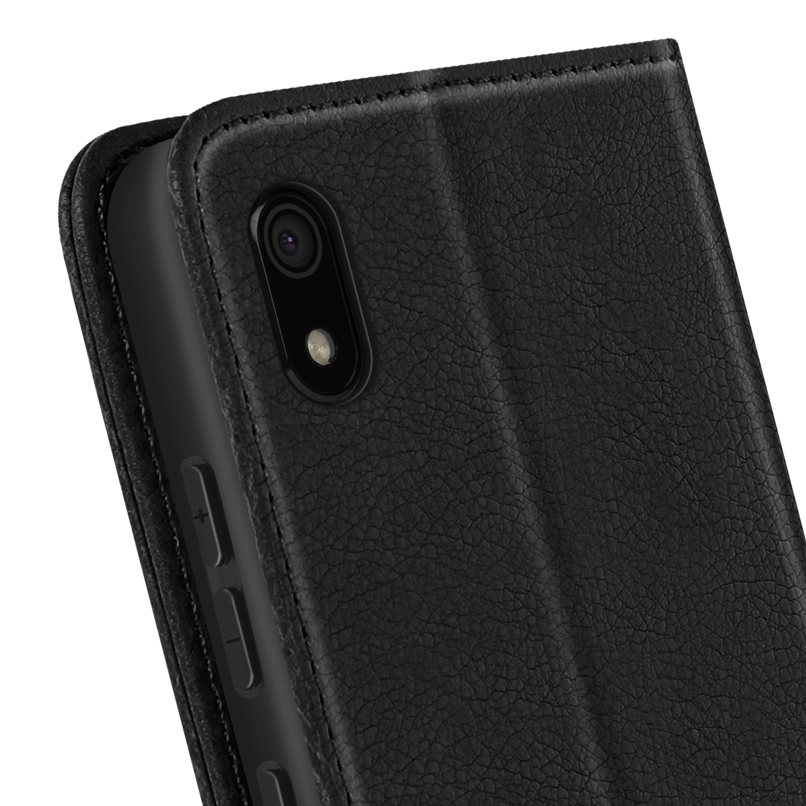 Primo piano di una custodia per telefono nera con superficie strutturata, fotocamera visibile. La custodia è aperta.
