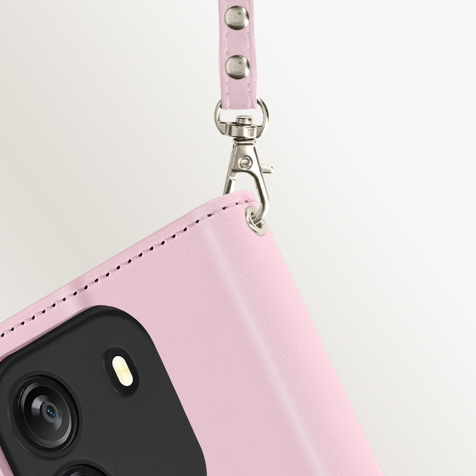 Nahaufnahme einer rosa Handyhülle mit Riemen und silbernem Haken. Die Handykamera ist sichtbar.
