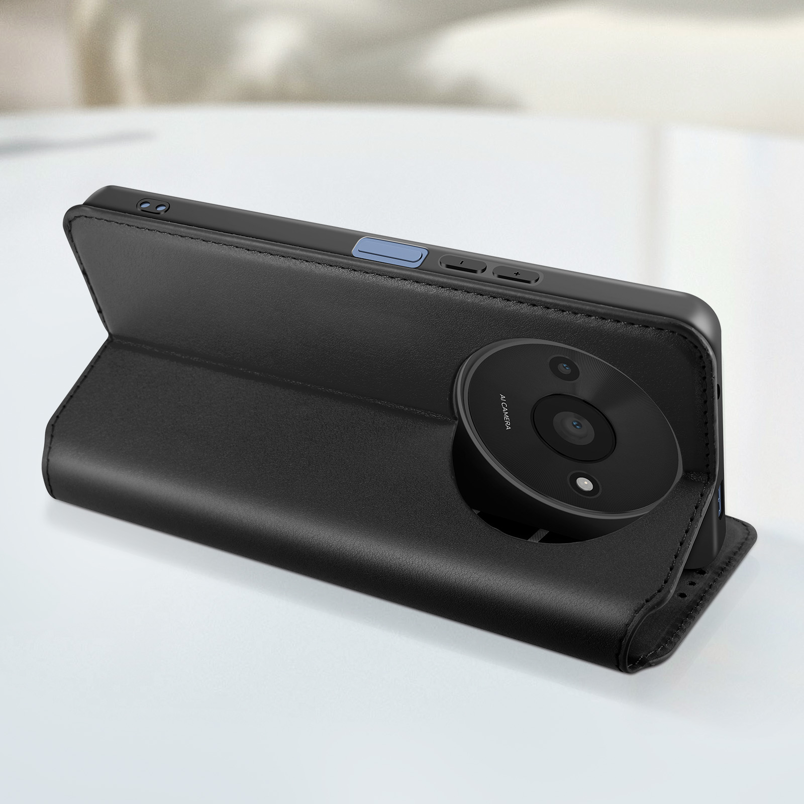 Custodia nera per telefono con una fotocamera grande e custodia aperta.