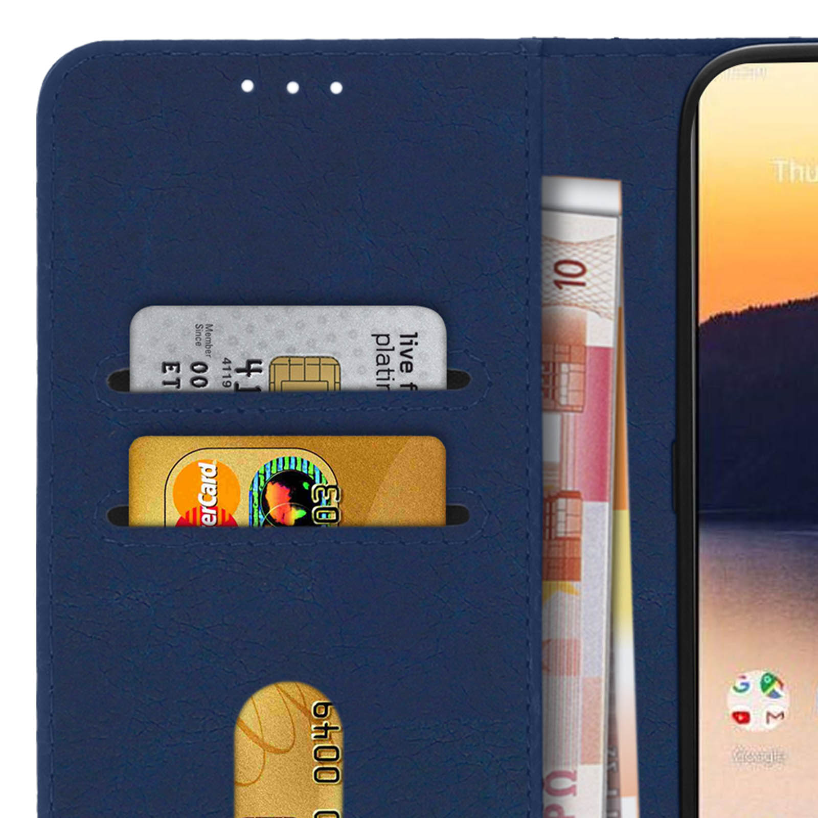 Custodia blu aperta con carte di credito e contanti all'interno. Il telefono è parzialmente visibile.