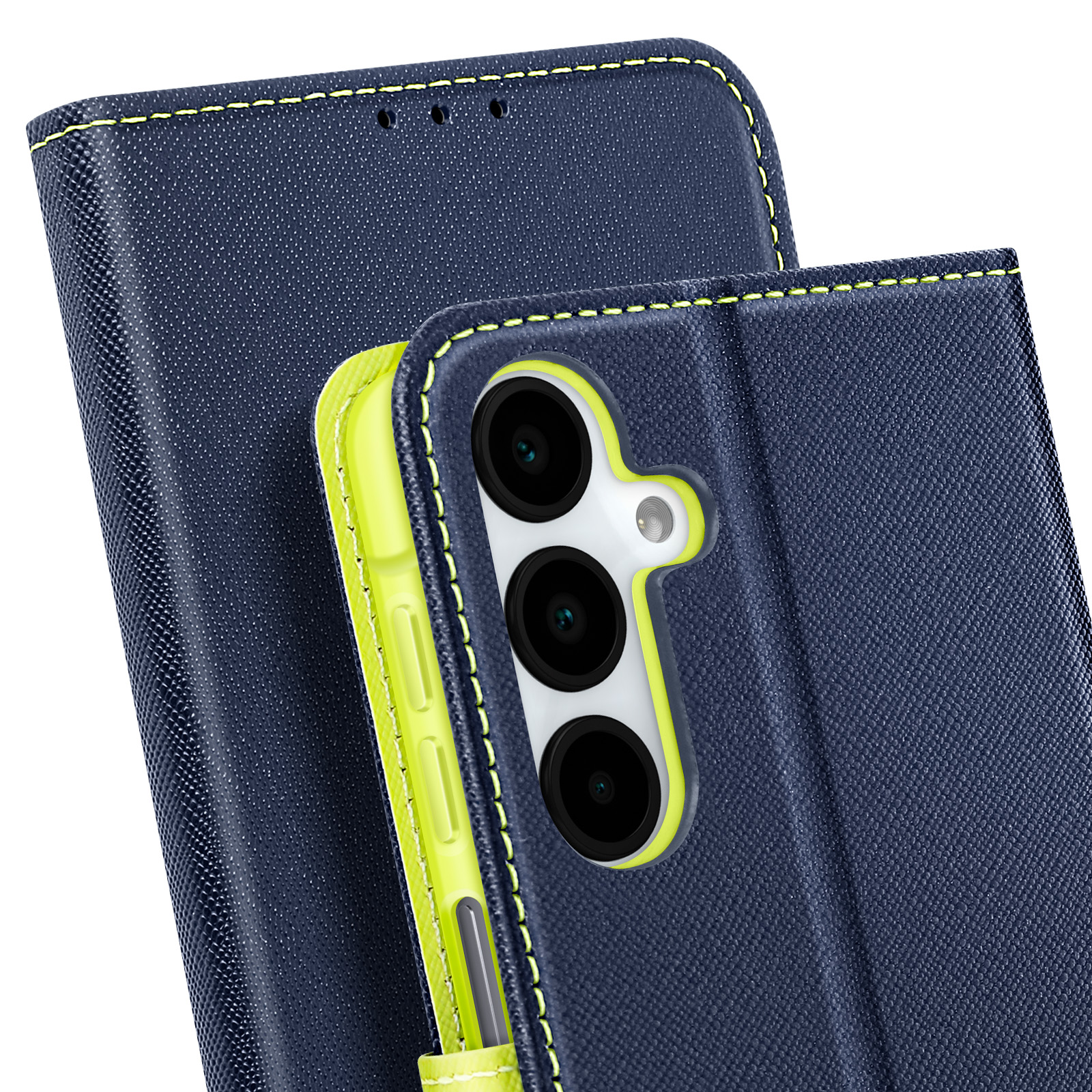 Custodia per telefono blu con cuciture gialle. Il telefono è aperto, mostrando tre obiettivi della fotocamera.