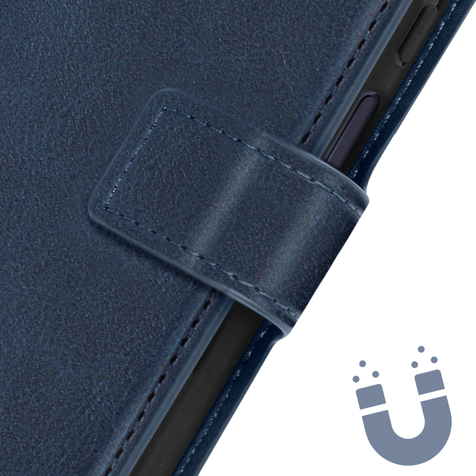 Un primo piano di una custodia per telefono blu scuro con chiusura magnetica e simbolo del magnete.