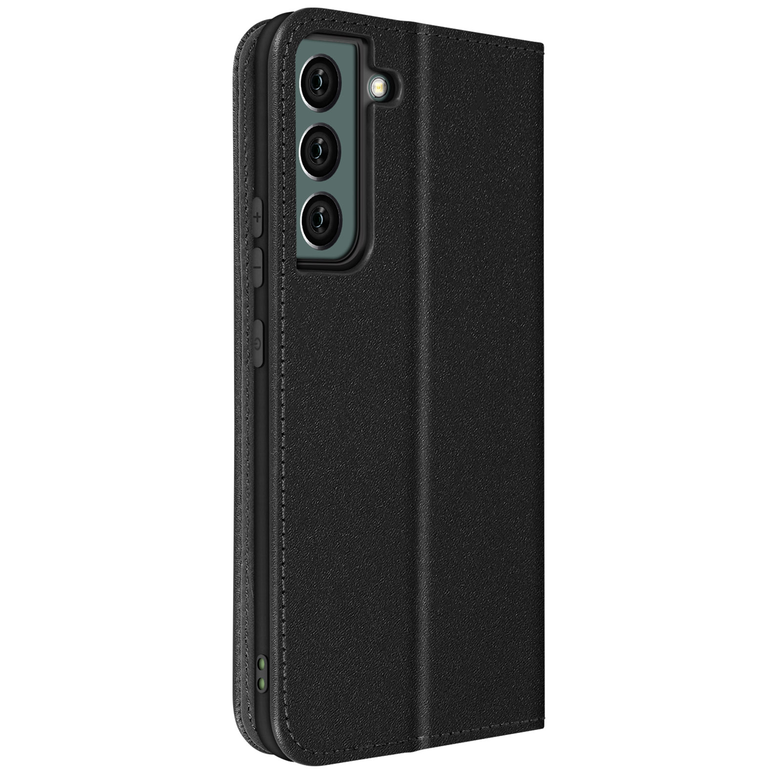 Un étui de téléphone en cuir noir avec une découpe pour caméra triple. L'étui est fermé.
