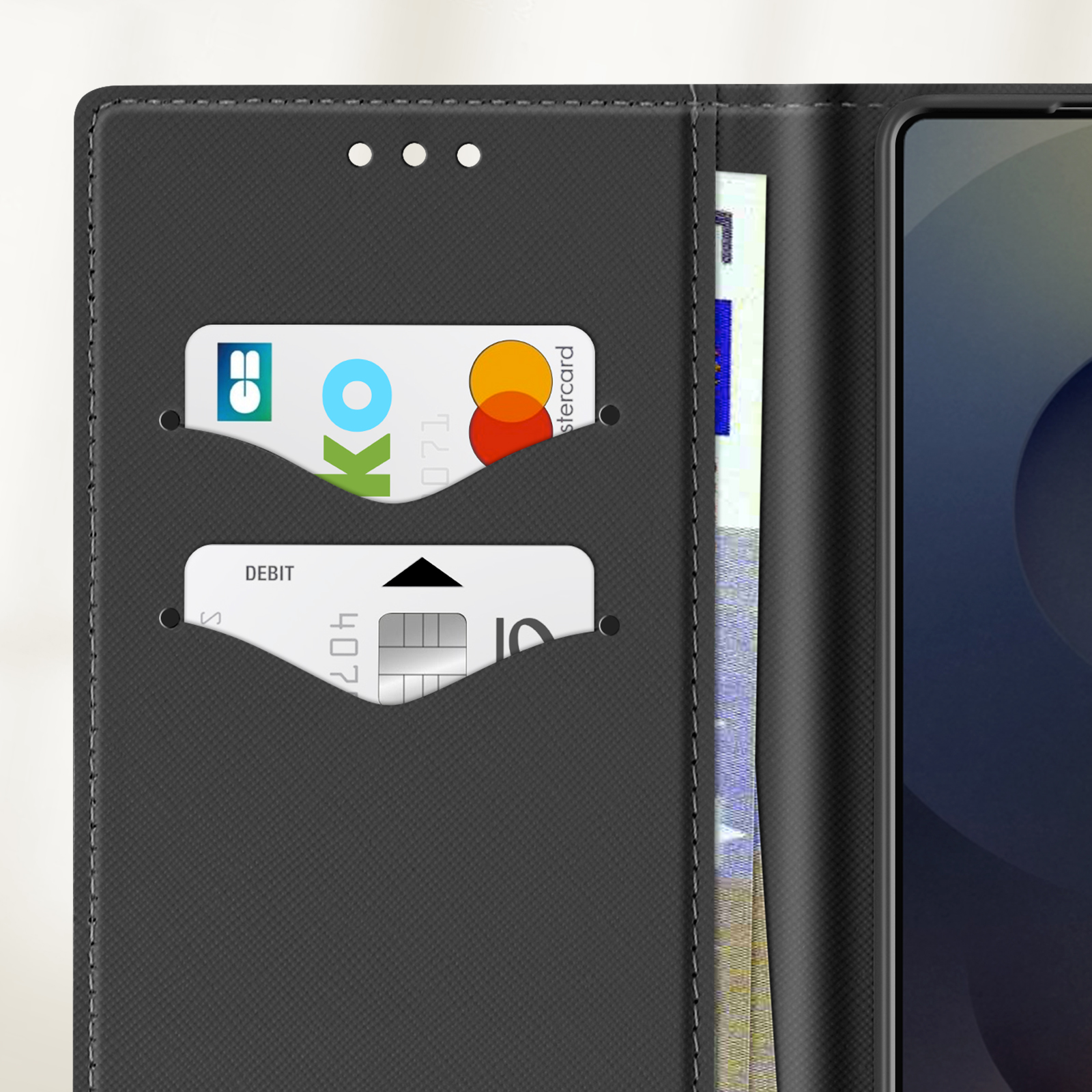 Custodia per telefono aperta con carte di credito negli slot.