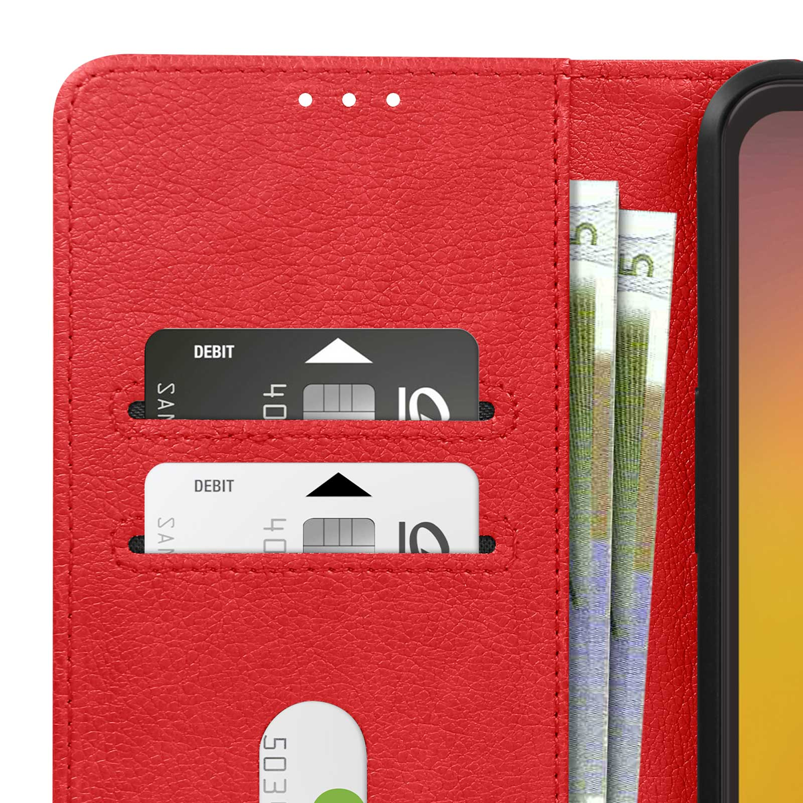 Custodia rossa per telefono, aperta, con fessure per carte e tasca per banconote, con carte e denaro all'interno.