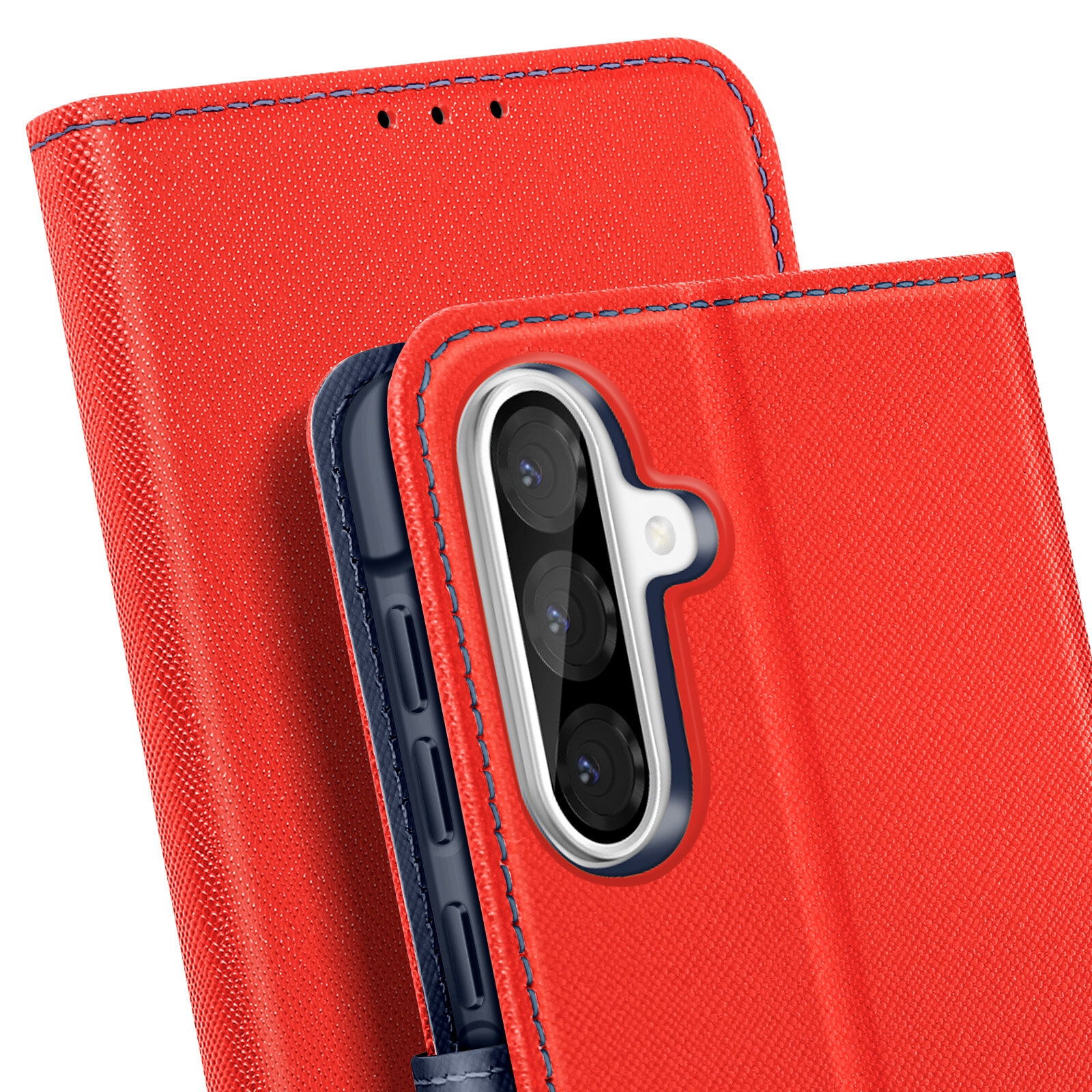 Primo piano di una custodia rossa per telefono con interno blu scuro. Visibili tre lenti della fotocamera.