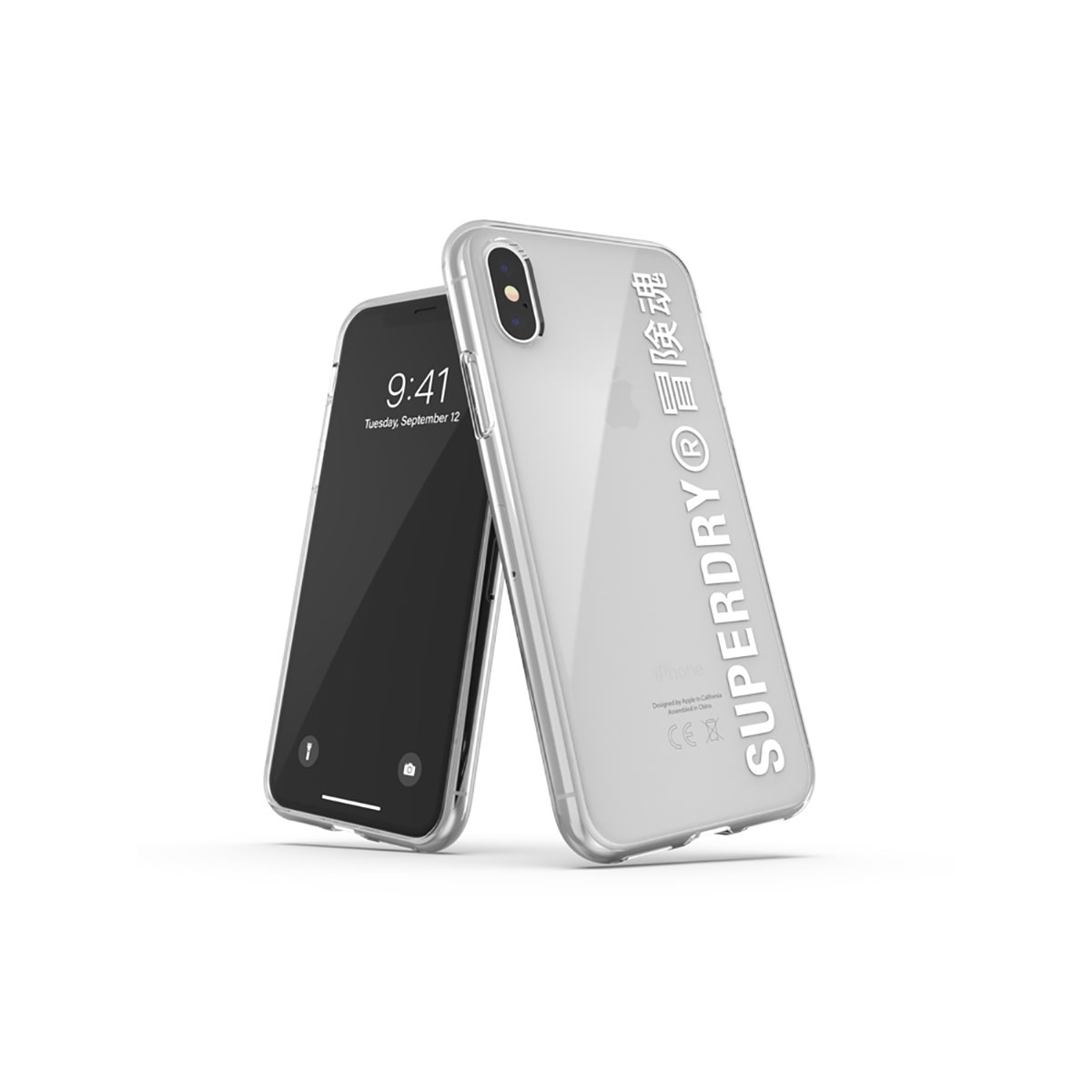 Due telefoni. Uno è in una custodia trasparente con testo 'SUPERDRY'. L'altro mostra uno schermo nero.
