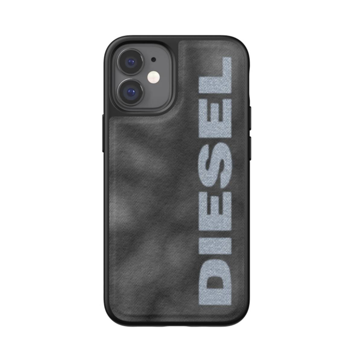 Custodia nera con testo Diesel. La fotocamera del telefono è visibile.