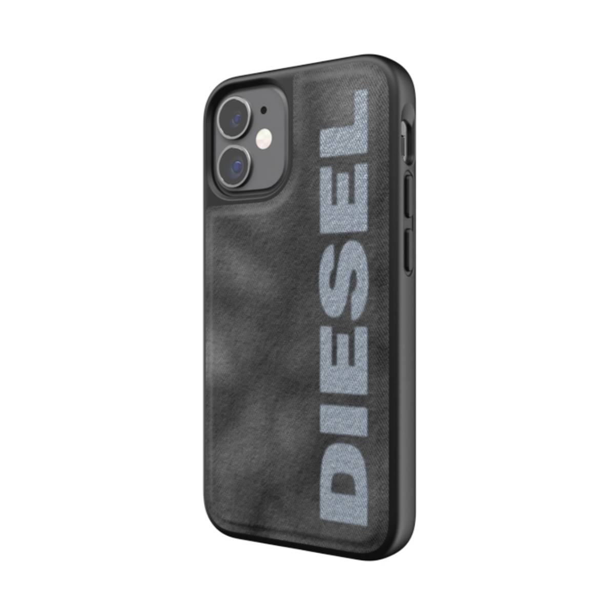 Una custodia per telefono nera con il logo Diesel, su sfondo bianco.