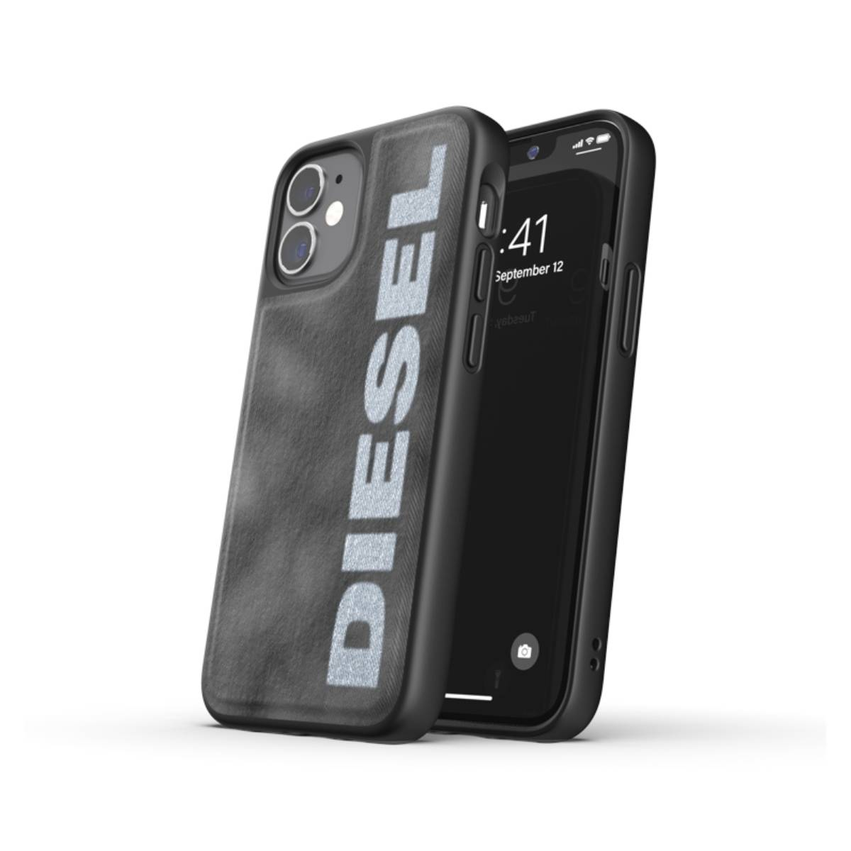 Telefono nero in una custodia Diesel. La custodia ha il logo Diesel in bianco.