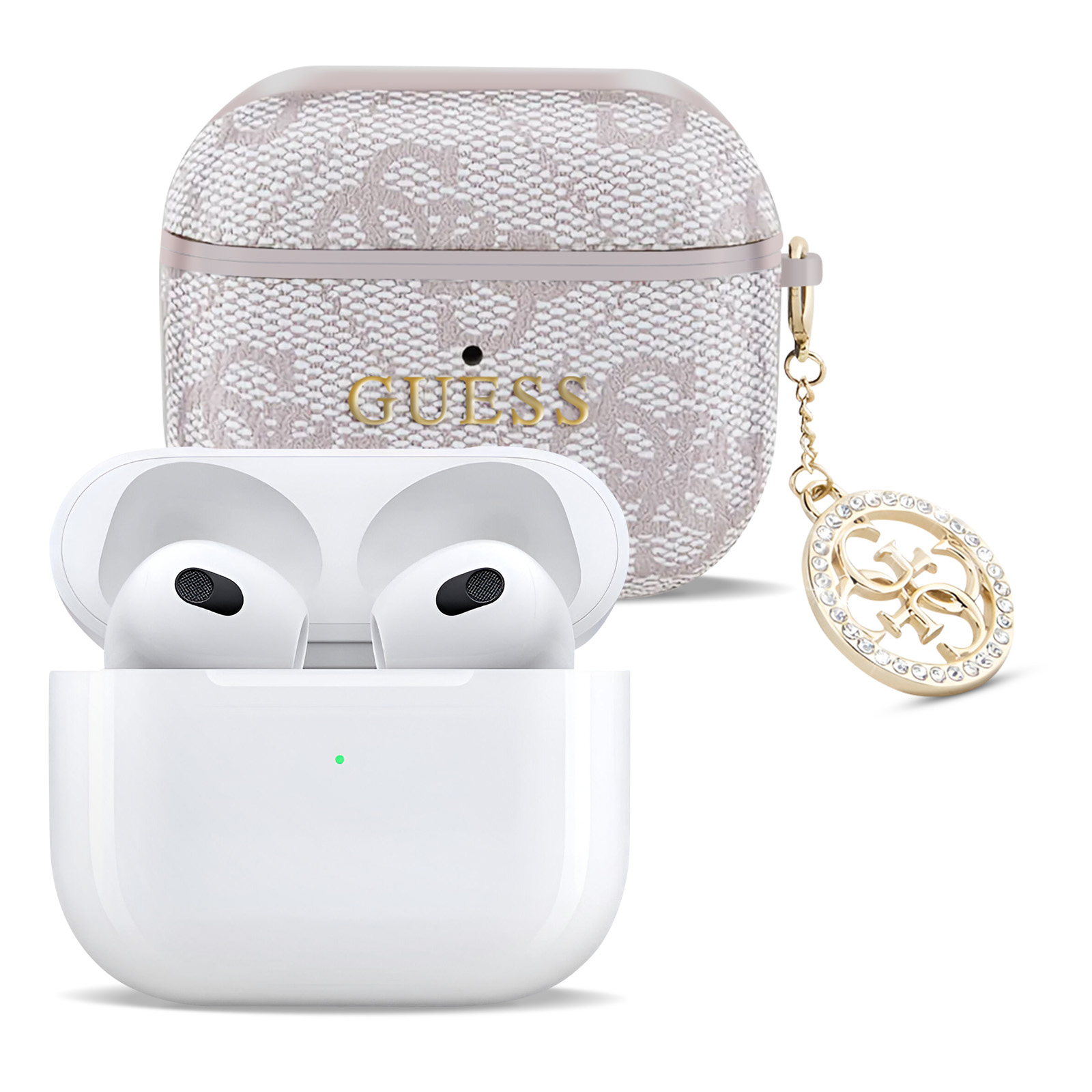 Una custodia bianca per AirPods con logo Guess e un ciondolo dorato. Gli AirPods sono nella custodia.