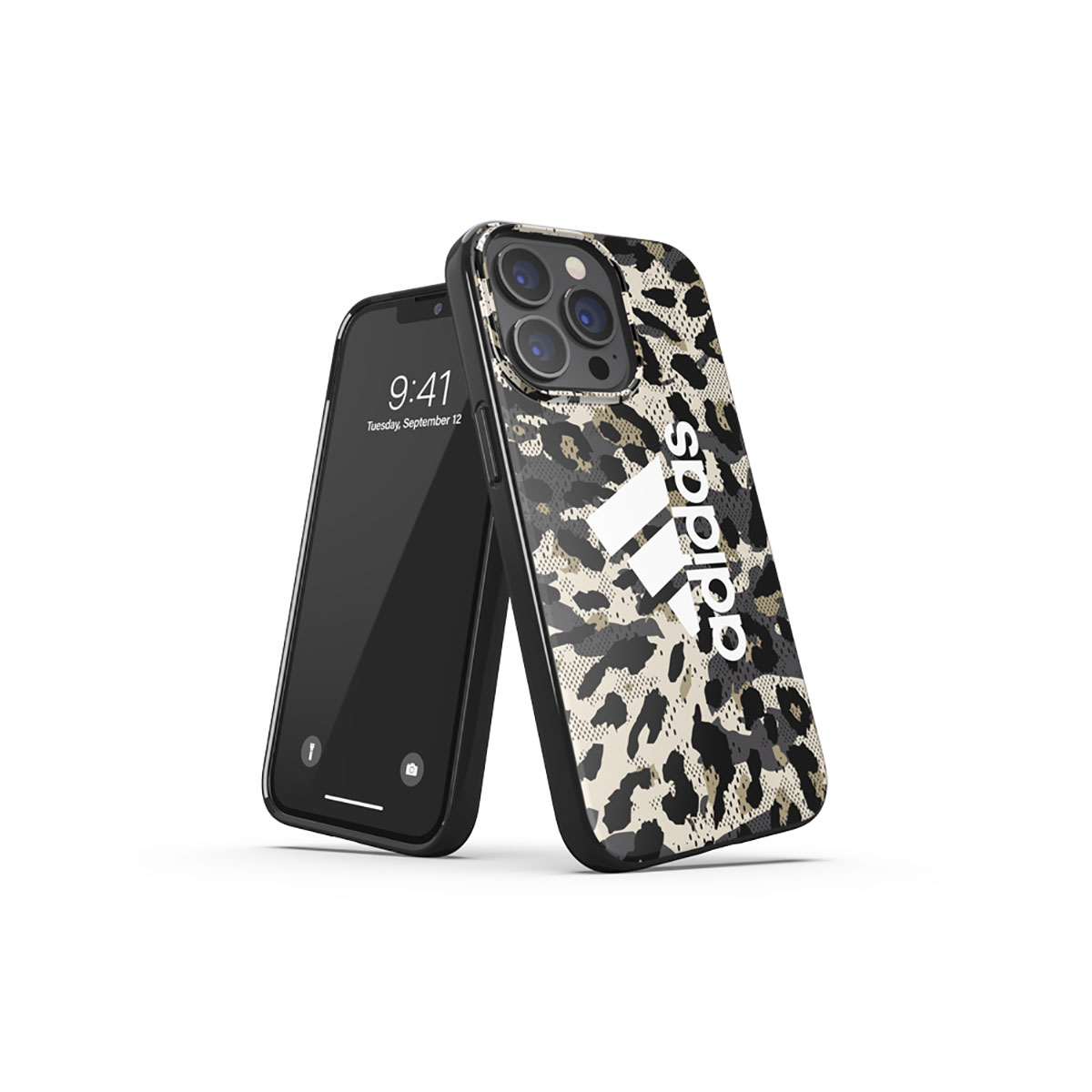 Telefono in custodia adidas con stampa leopardata, accanto a un telefono nero. Entrambi su sfondo bianco.