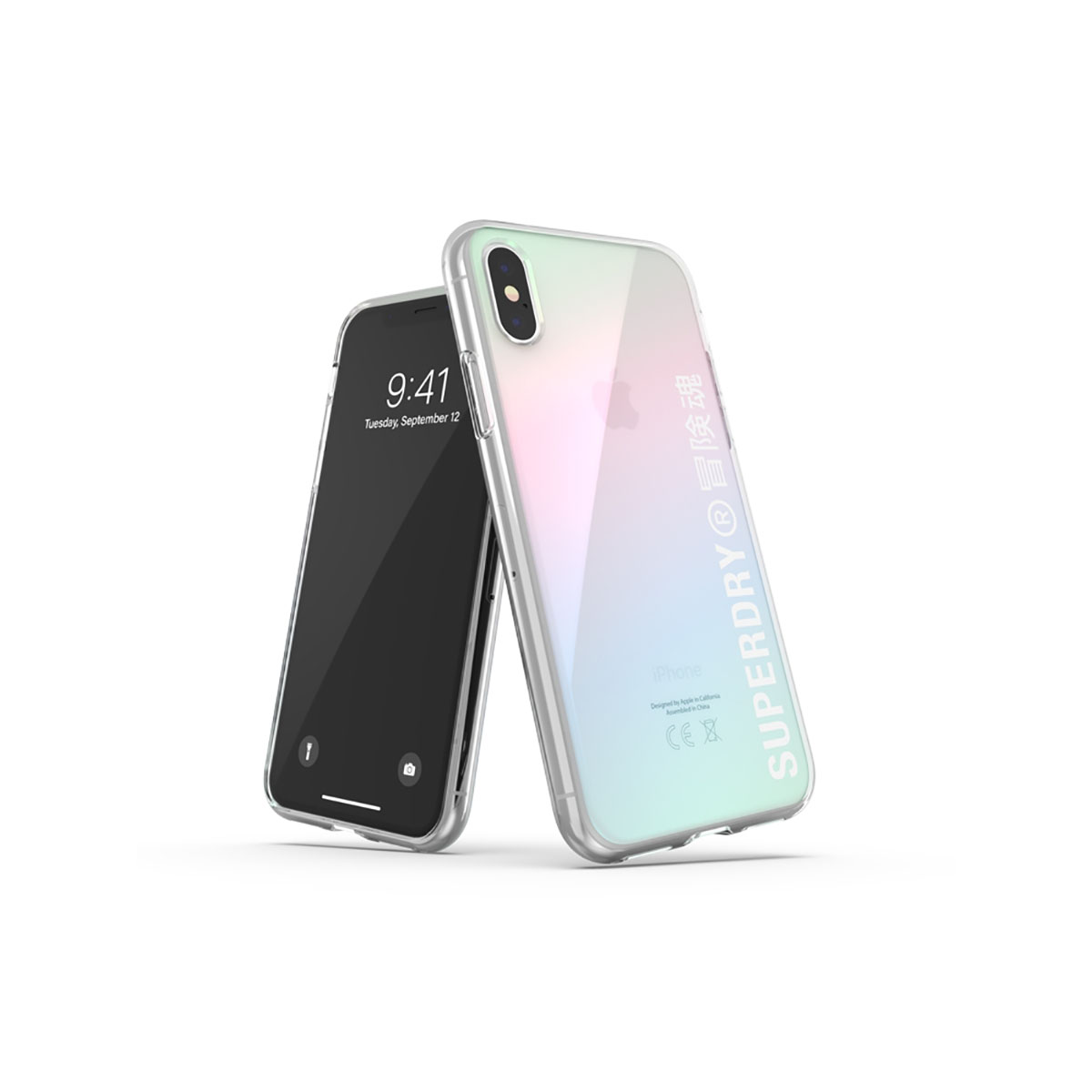 Due telefoni, uno con custodia Superdry, l'altro con schermo nero.