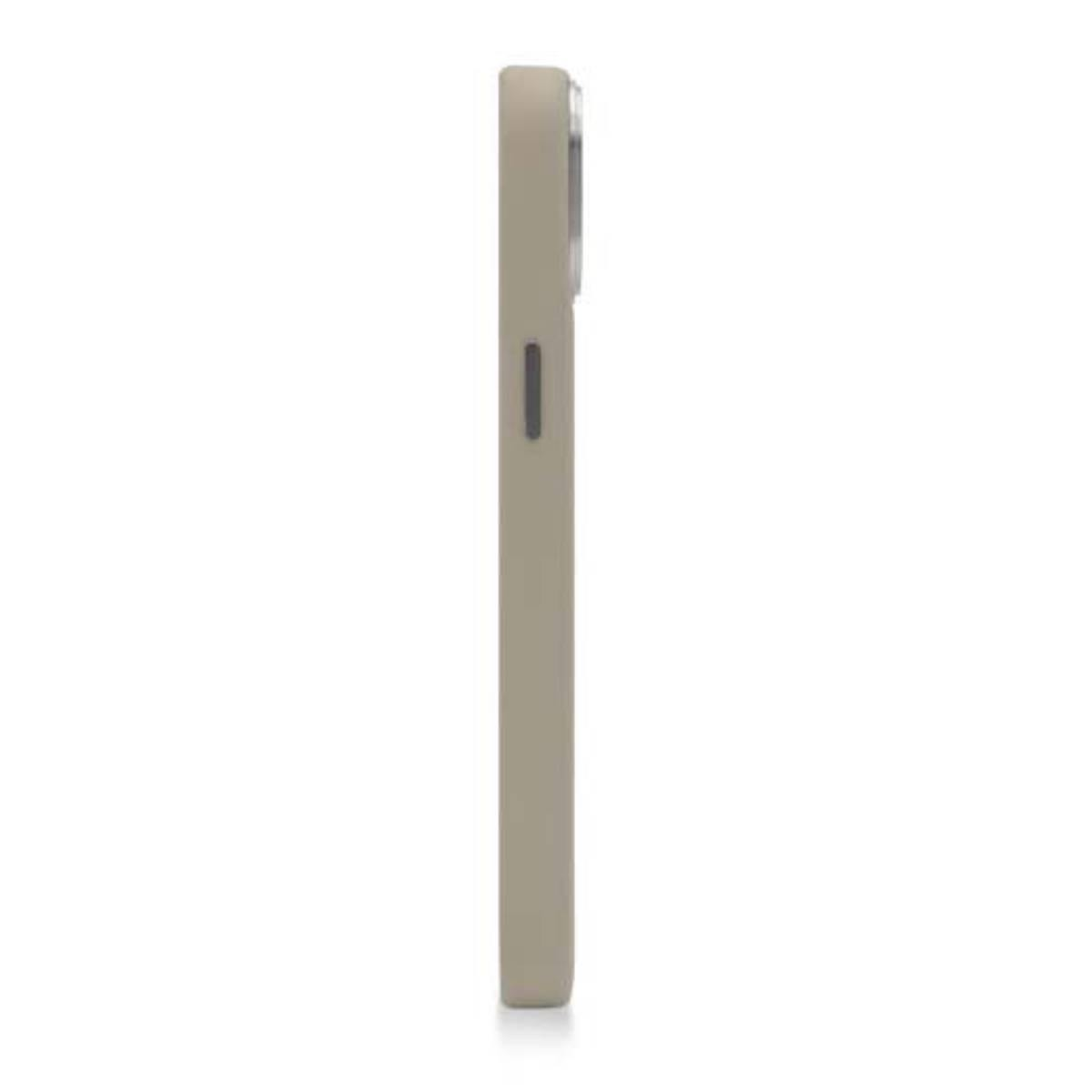 Vista laterale di una custodia per telefono beige chiaro. La custodia ha una superficie liscia.
