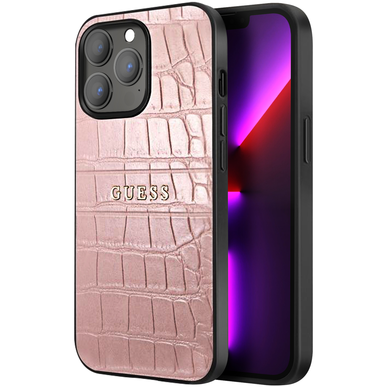 Custodia per telefono con texture coccodrillo rosa, logo GUESS dorato e cornice nera. Telefono dentro.