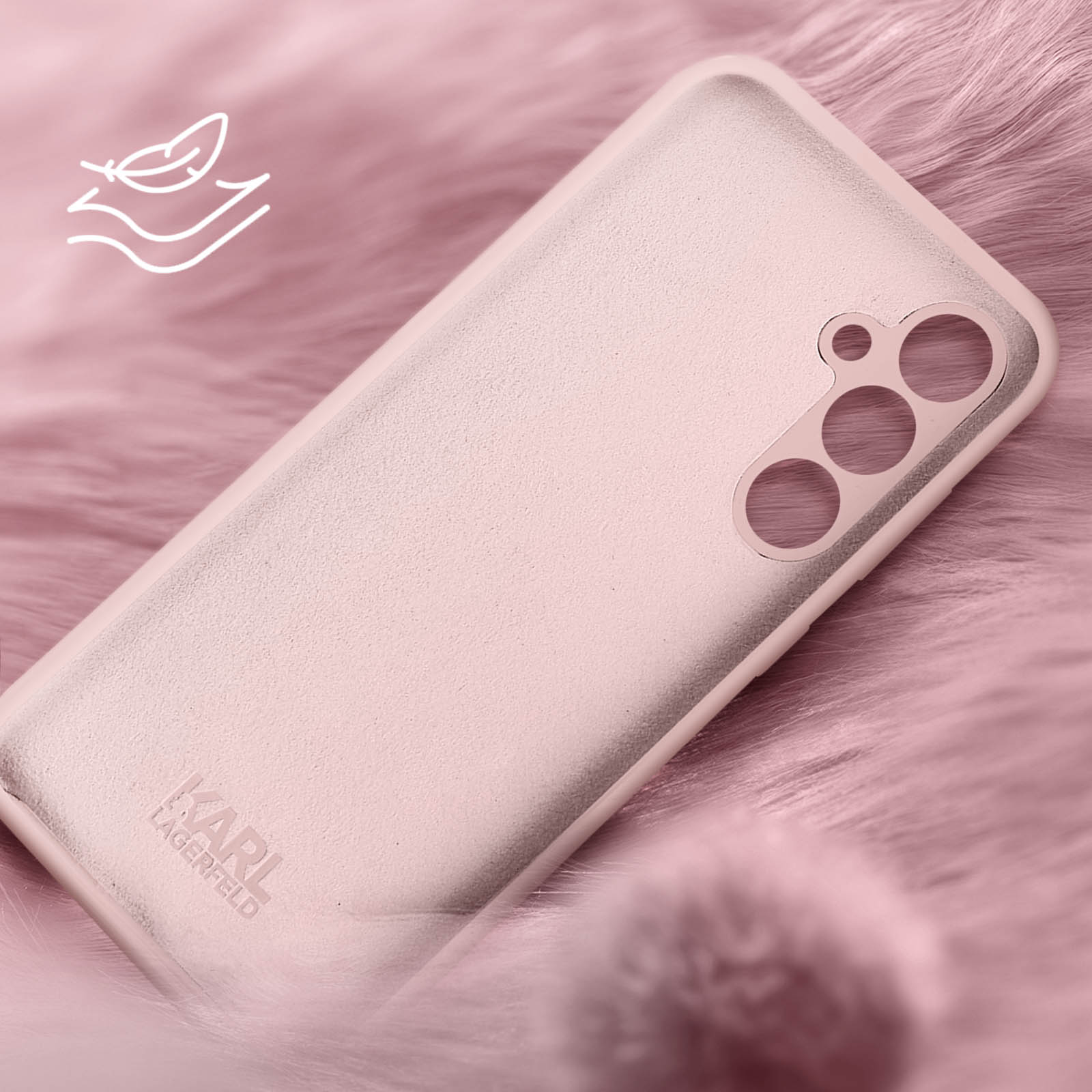 Custodia rosa su pelliccia rosa. Logo foglia in alto a destra.