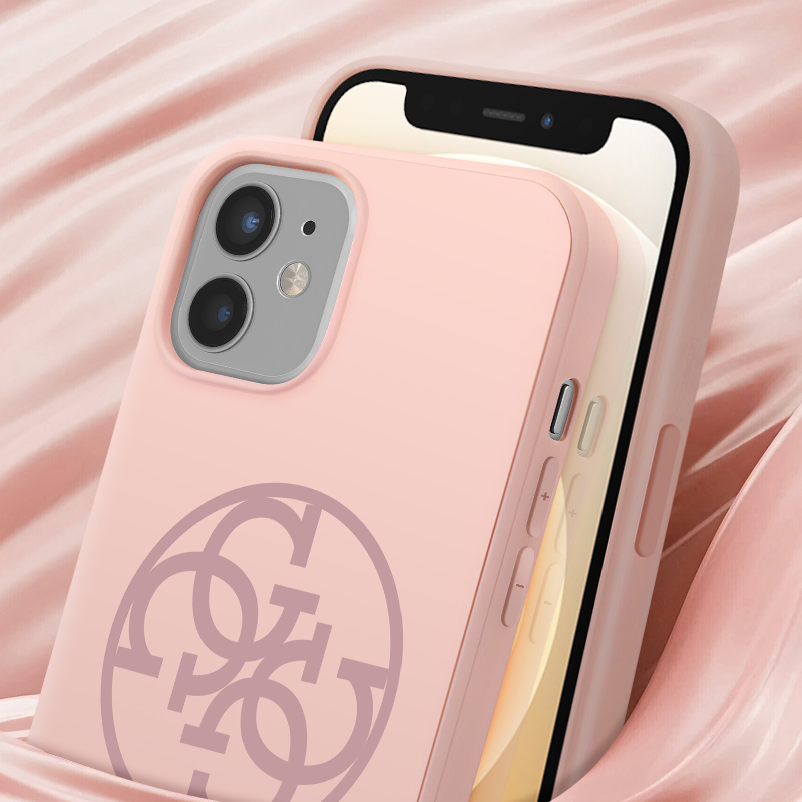 Een roze telefoonhoes met een Guess logo op een roze achtergrond. De telefoon zit achter de hoes.