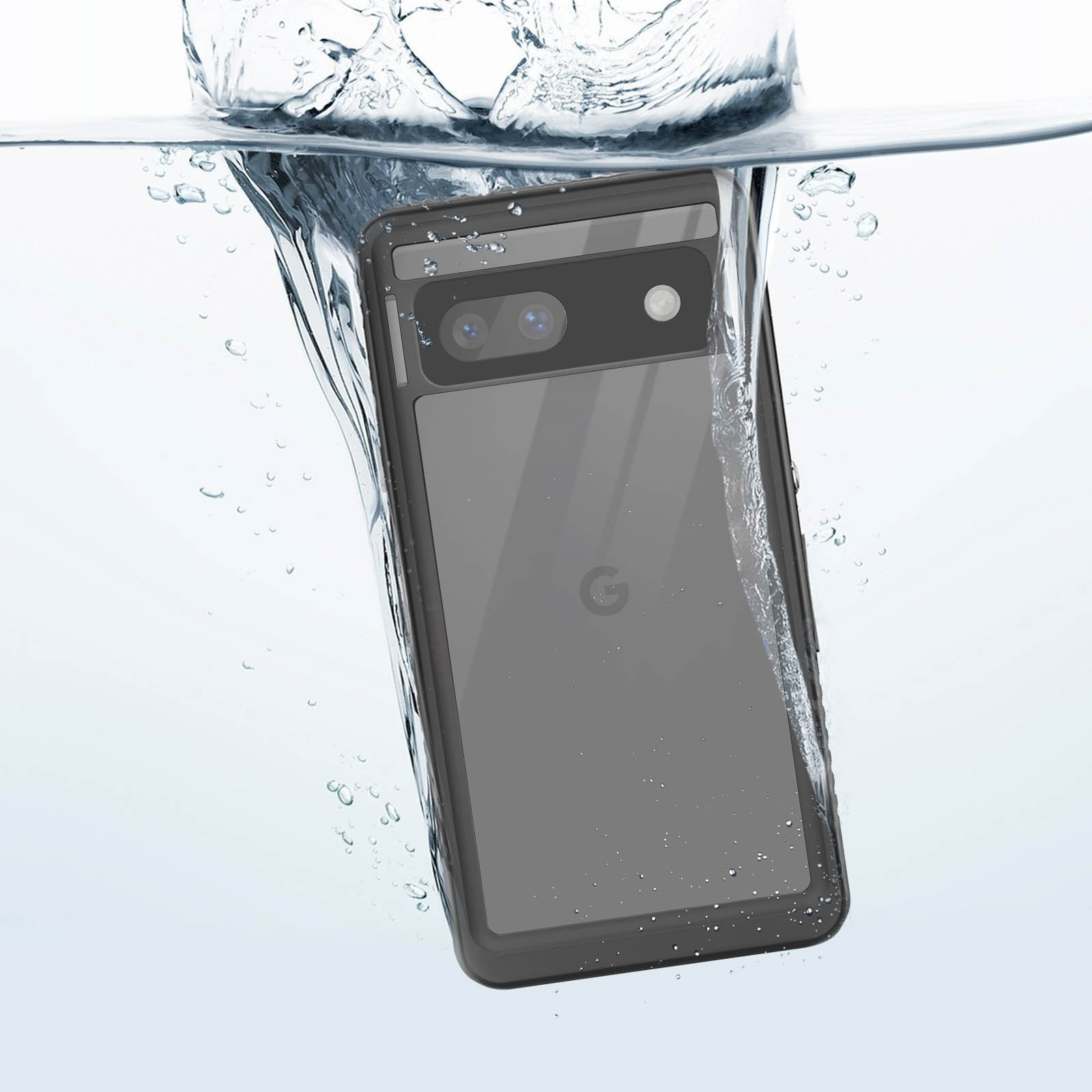 Google-Handy in wasserdichter Hülle unter Wasser. Blasen umgeben das Telefon.