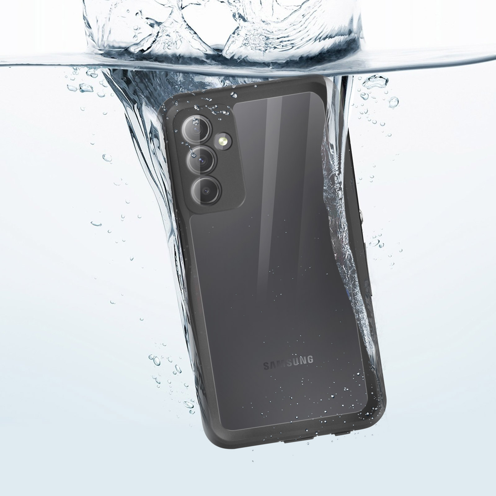Teléfono negro dentro de una funda transparente, sumergido en agua, con burbujas.