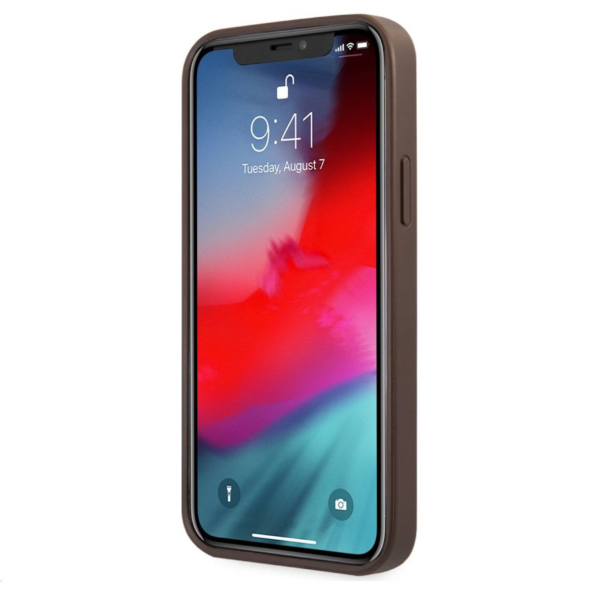 Telefon in brauner Hülle mit Sperrbildschirm, zeigt Uhrzeit und Datum. Hintergrund weiß.