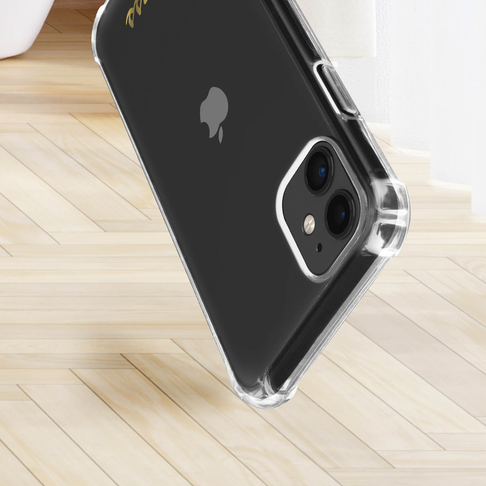 Una custodia trasparente per telefono con un telefono nero all'interno, su una superficie di legno.