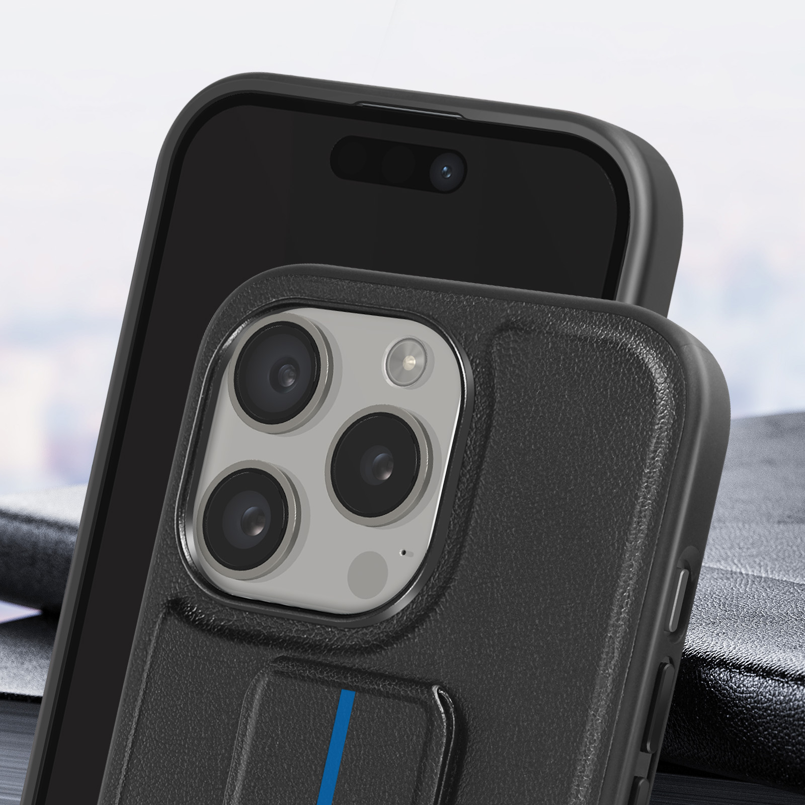 Custodia nera per telefono con texture in pelle, una striscia blu e un telefono dentro.