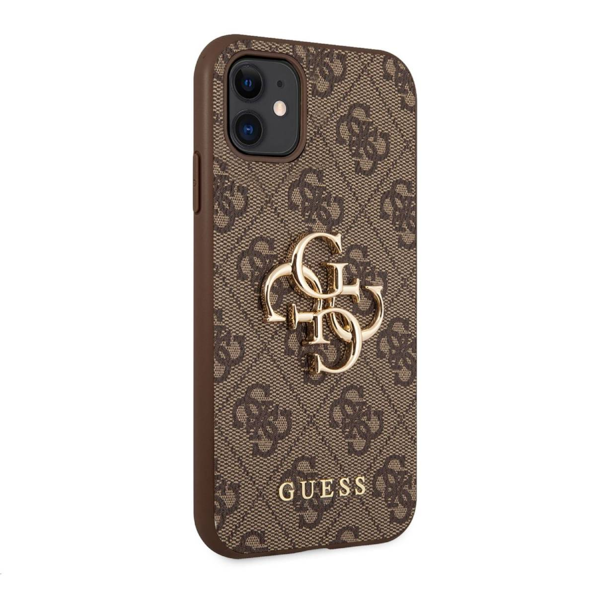 Custodia per telefono con motivo logo Guess marrone e stemma dorato. Il marchio Guess è visibile.