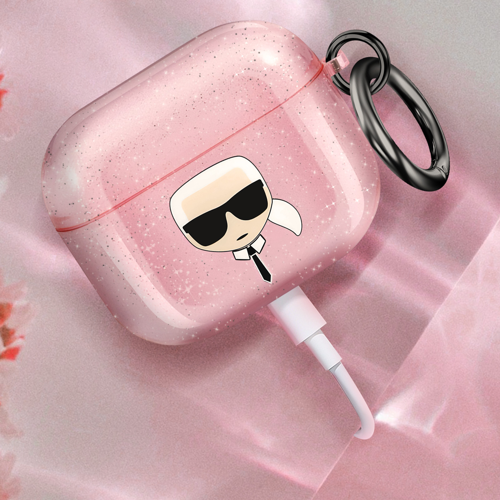 Funda rosa Karl Lagerfeld AirPods con cable de carga.