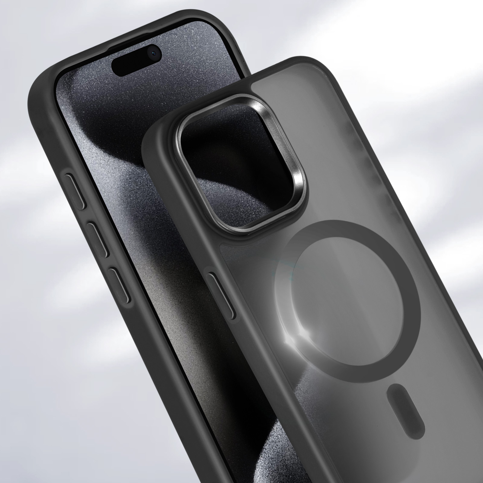 Custodia per telefono nera con un telefono. La custodia è nera e trasparente e ha un cerchio magnetico.