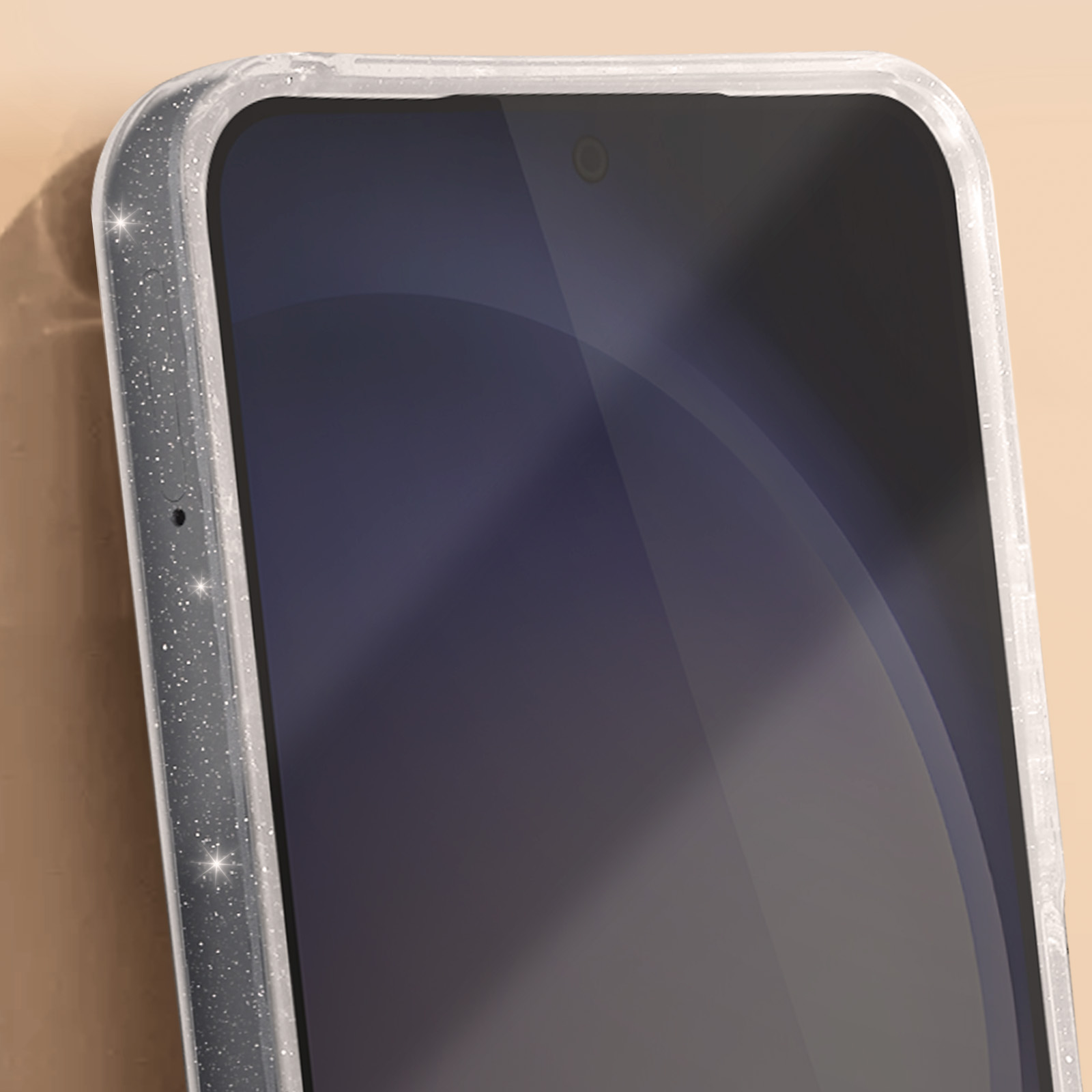 Primo piano di un telefono con una custodia glitterata. Lo schermo è scuro.