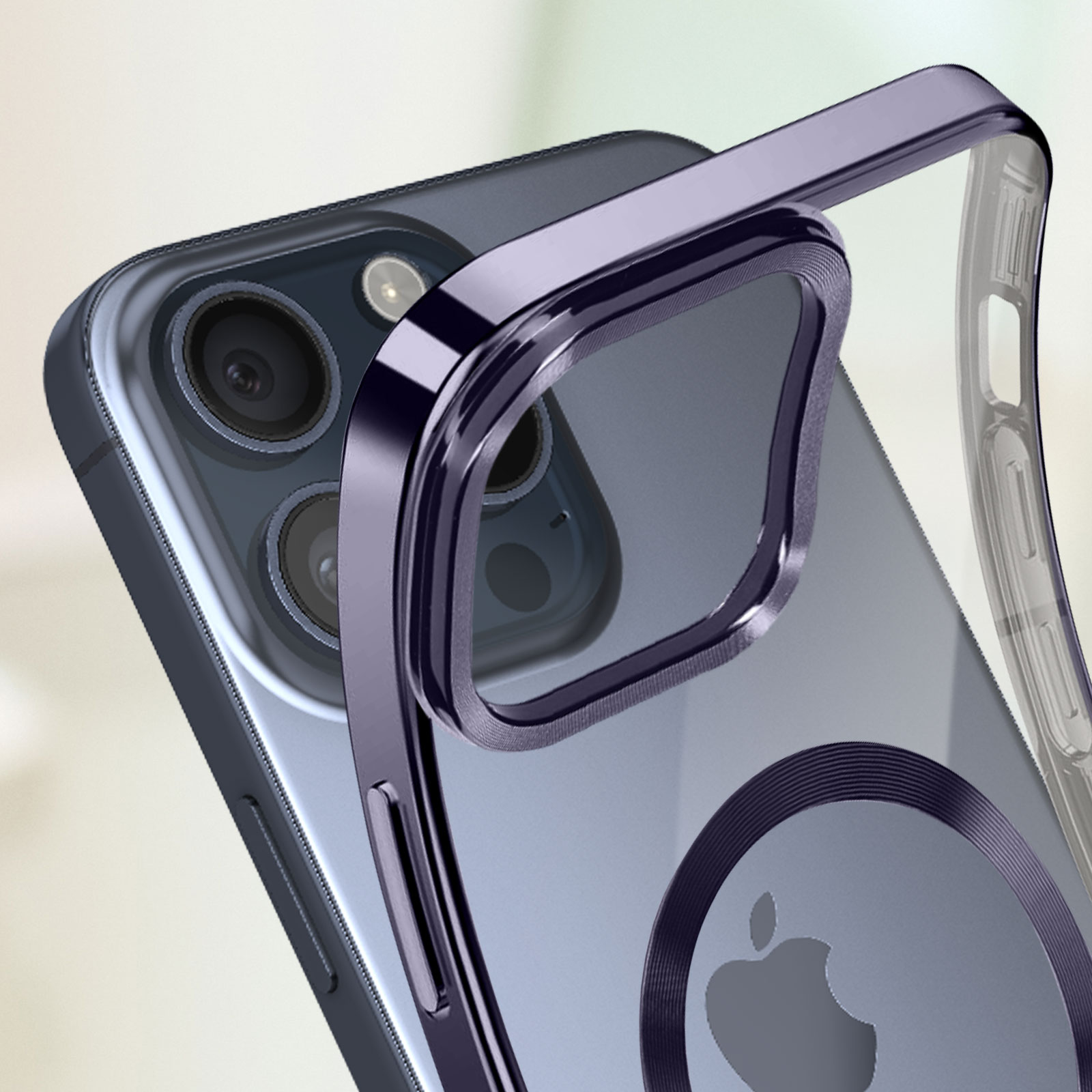 Custodia per telefono con cornice argentata attorno alla fotocamera, fotocamera nera e sfondo blu.
