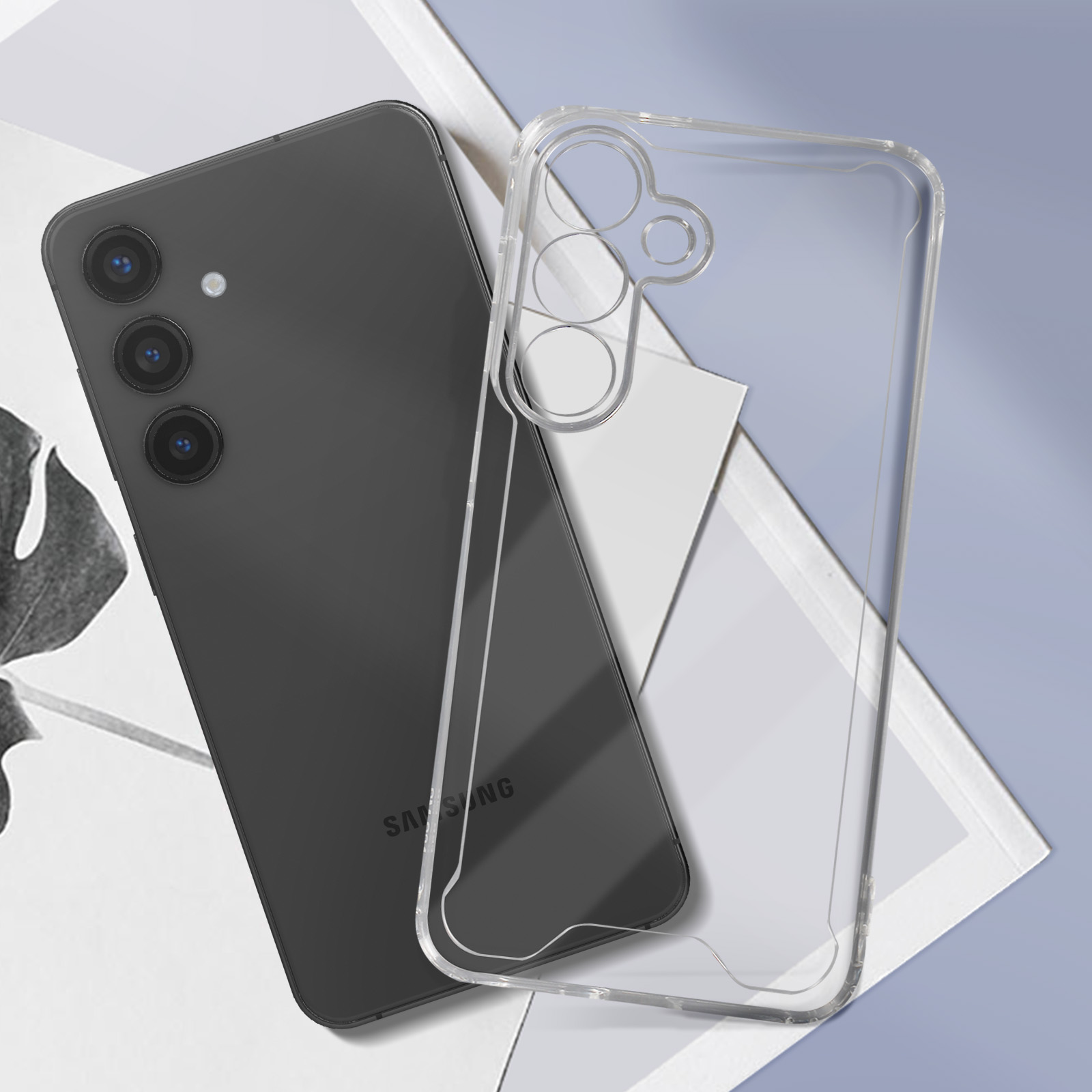 Telefono Samsung nero con custodia trasparente su carta bianca su superficie blu.