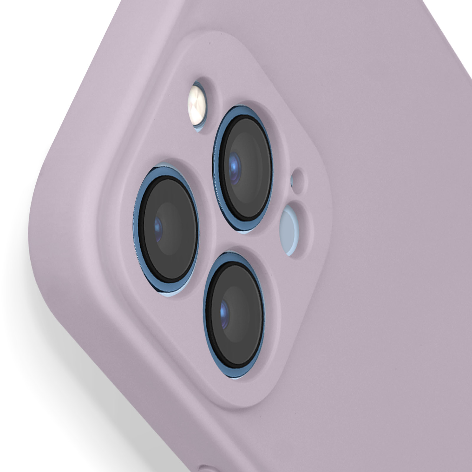 Un primo piano di una custodia per telefono con tre fotocamere, viola.