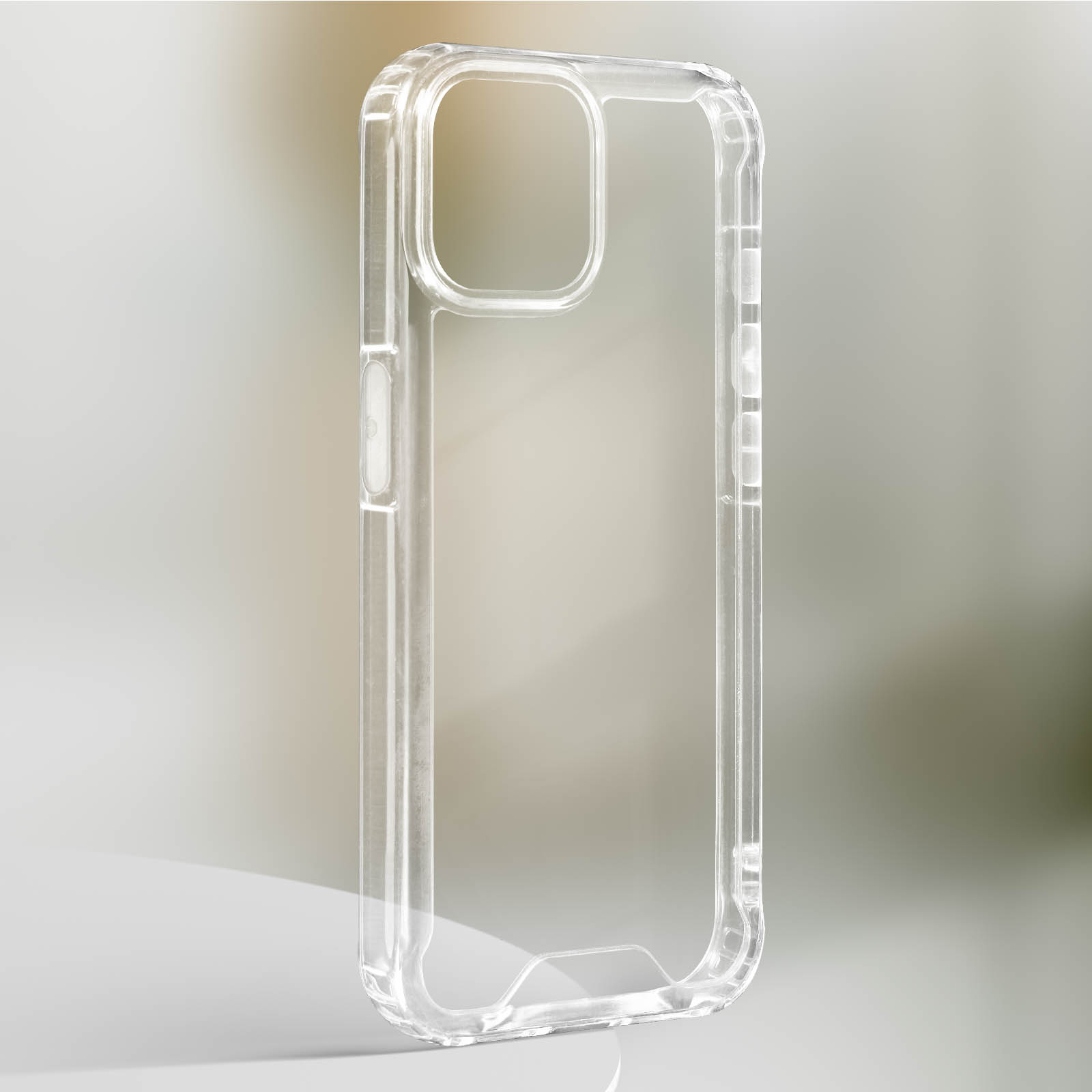 Una custodia trasparente, che mostra la forma e il ritaglio della fotocamera del telefono.
