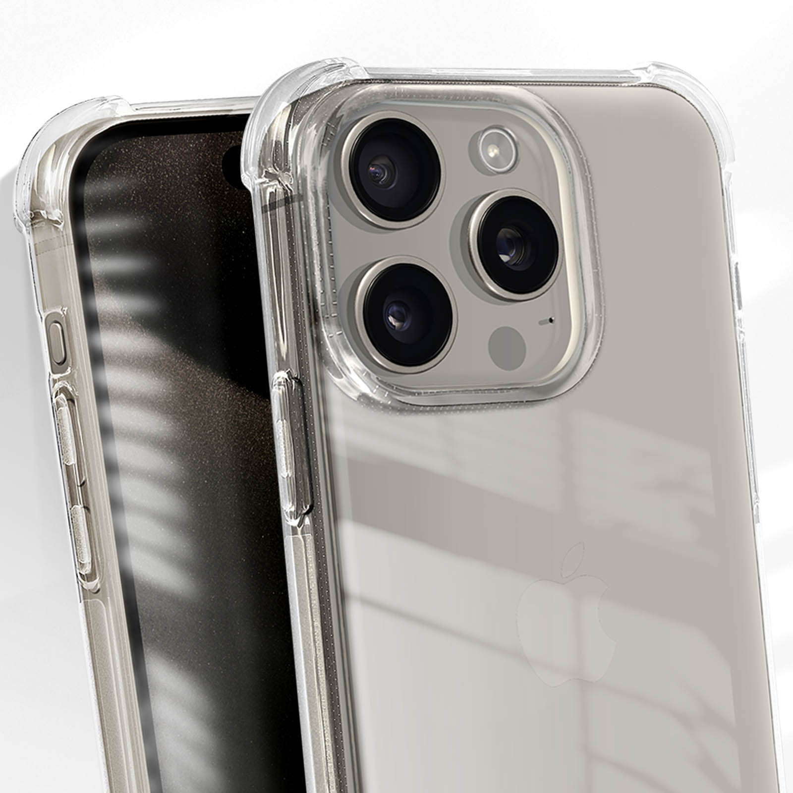 Una custodia trasparente per telefono con fotocamera. La fotocamera è visibile attraverso la custodia trasparente. La custodia ha una cornice trasparente.