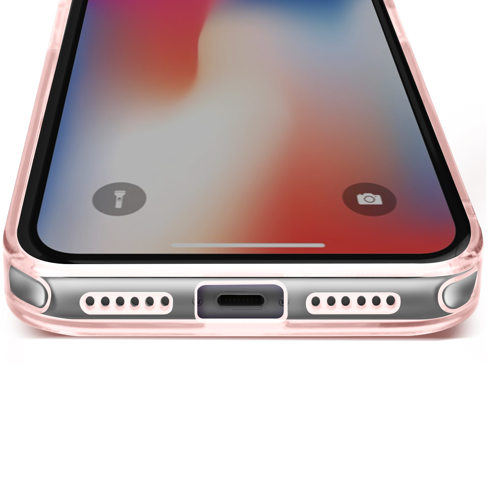 Primo piano della parte inferiore di un telefono con una custodia rosa, che mostra la porta di ricarica e i fori degli altoparlanti.