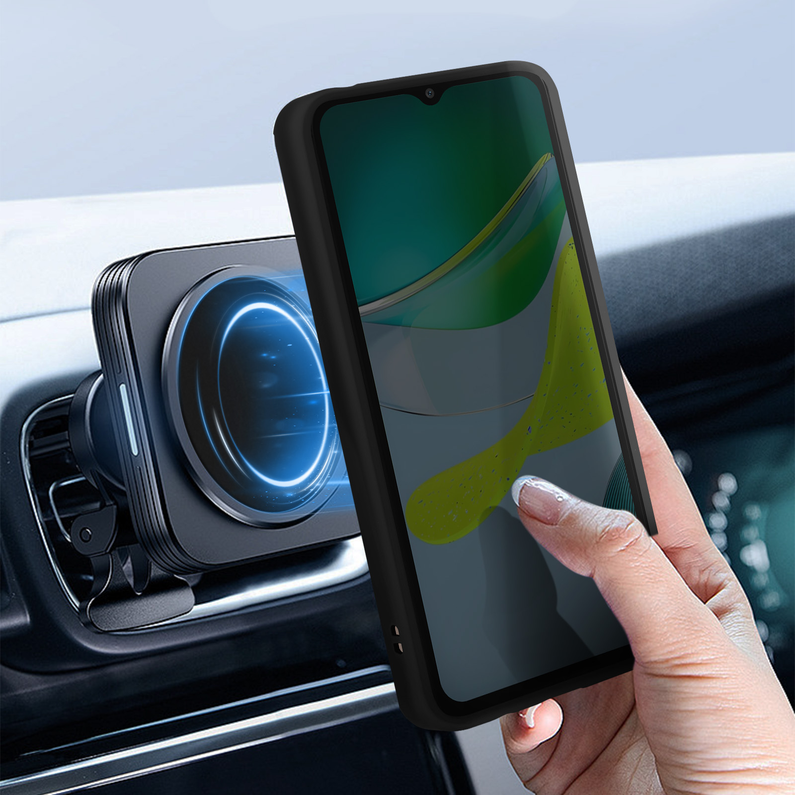 Hand, die ein Telefon hält, Telefon an einer Autohalterung befestigt. Grüner Bildschirm sichtbar.