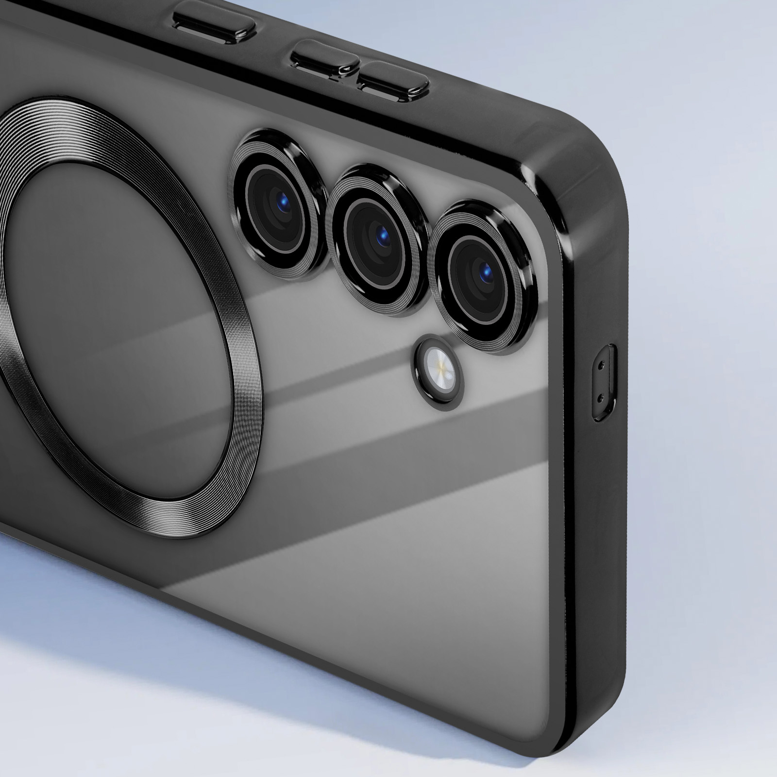 Primo piano di una custodia nera per telefono con tre fotocamere e un anello magnetico. Sfondo blu.