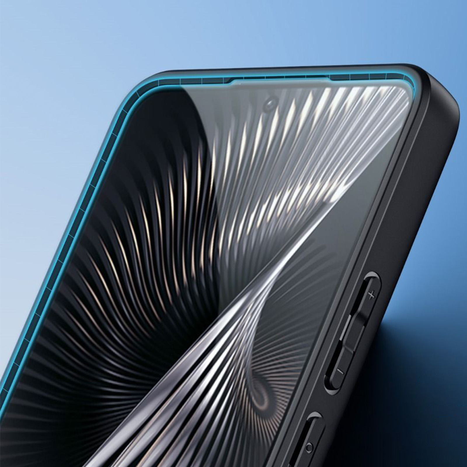 Primo piano di un telefono con custodia nera. Lo schermo è visibile. La custodia ha un bordo blu.