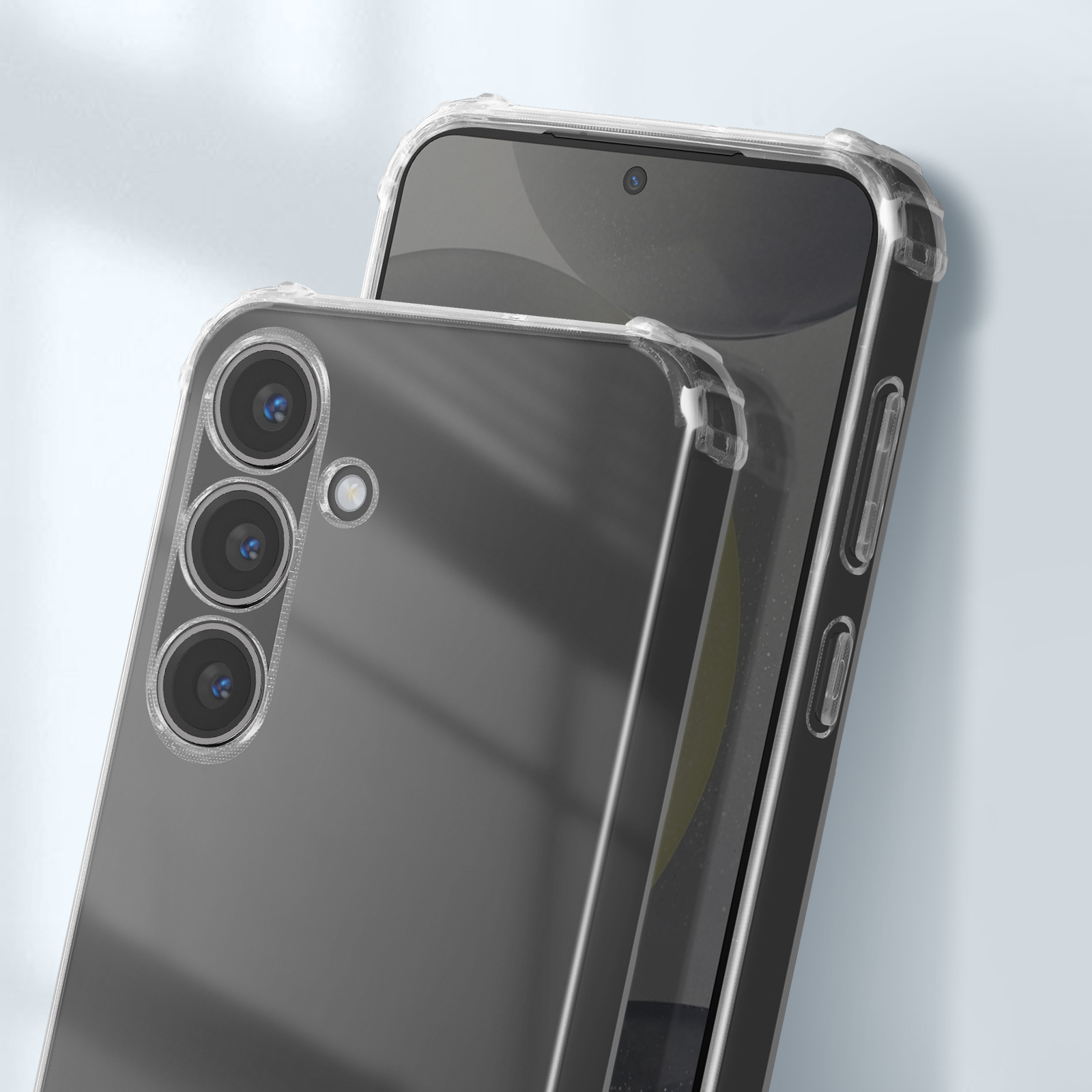Custodia trasparente su telefono con tre fotocamere.