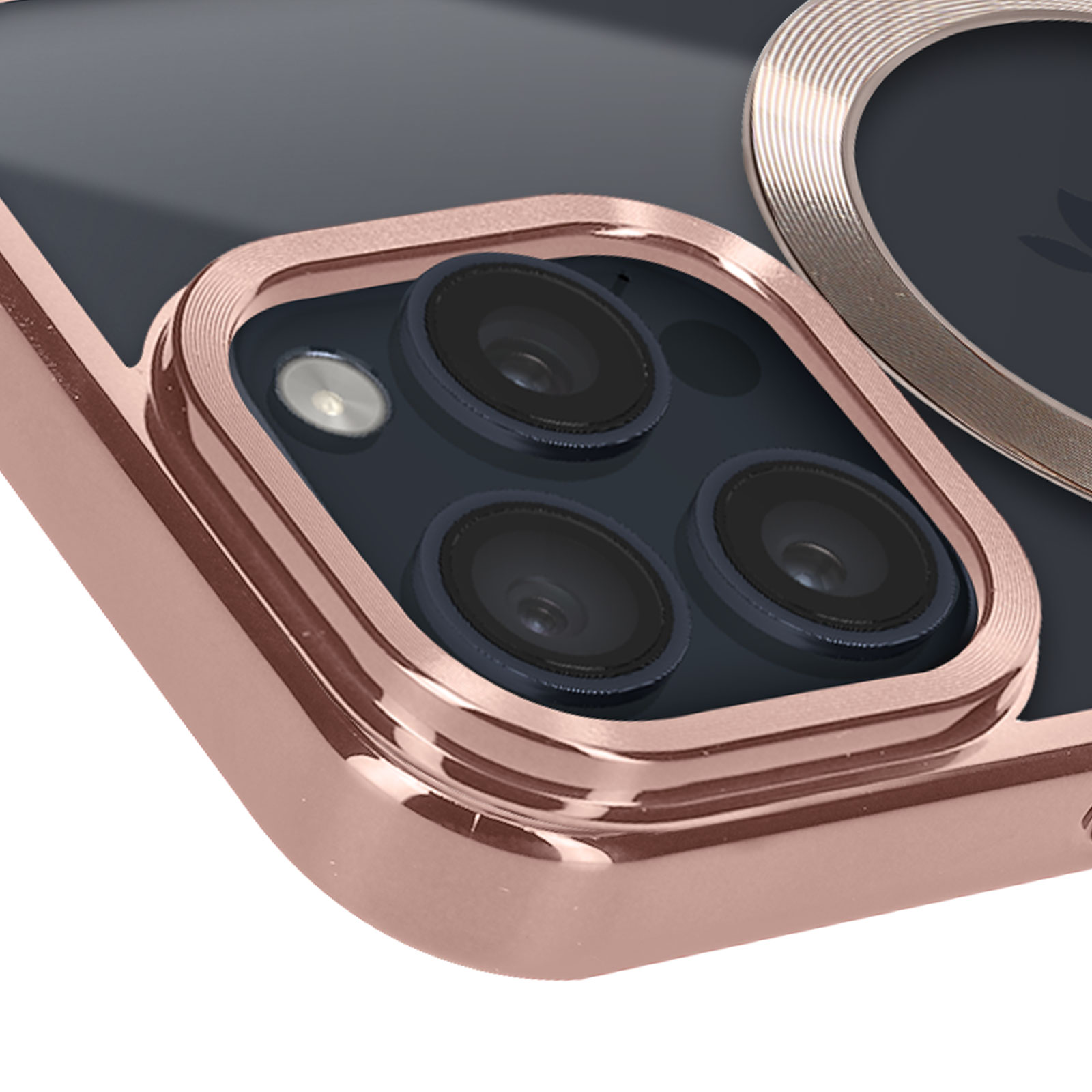 Primo piano di una custodia per telefono con tre obiettivi della fotocamera circondati da una cornice oro rosa.